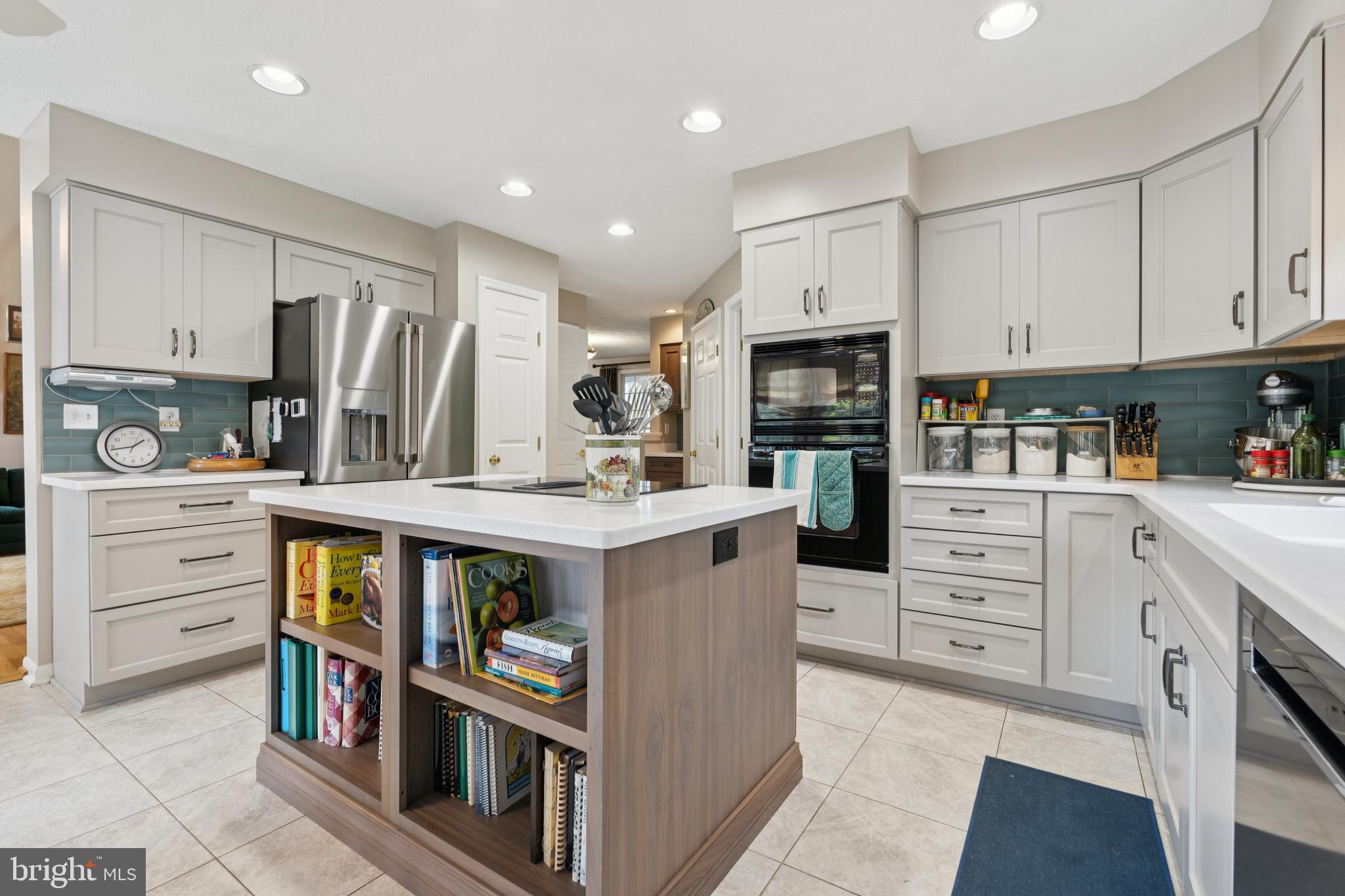 VILLAGE OF RIVER HILL - Residential