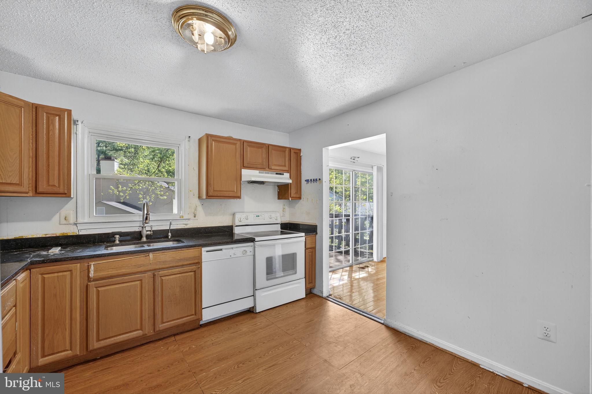 STONEYBROOKE - Residential