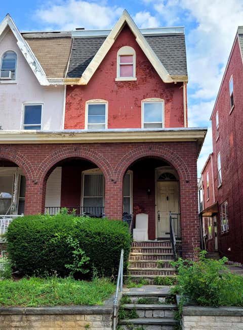 Townhouse For Sale - 117 W Douglass Street<br/> Berks County, READING, PA 19601