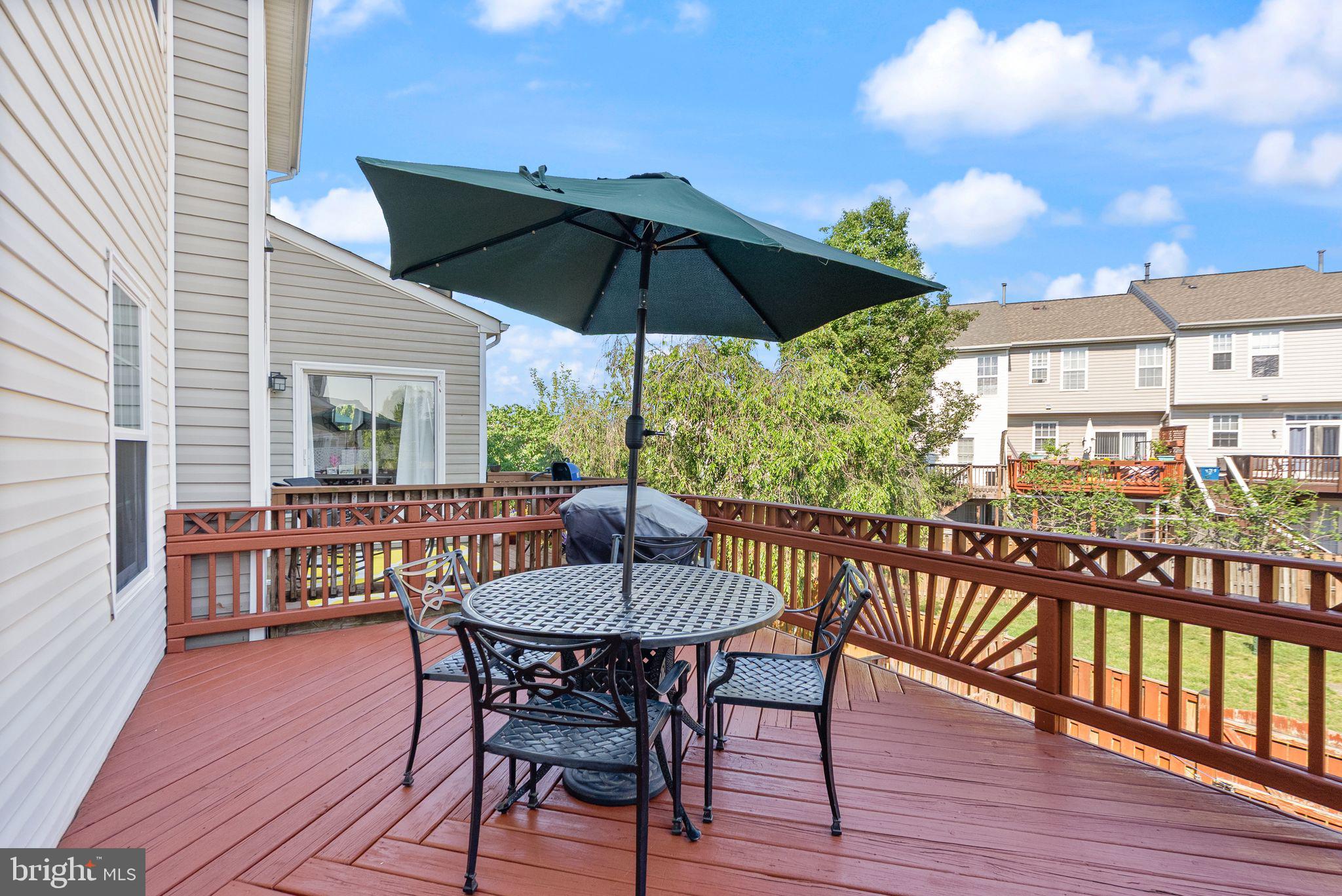 257 GOLDEN LARCH TERRACE NE