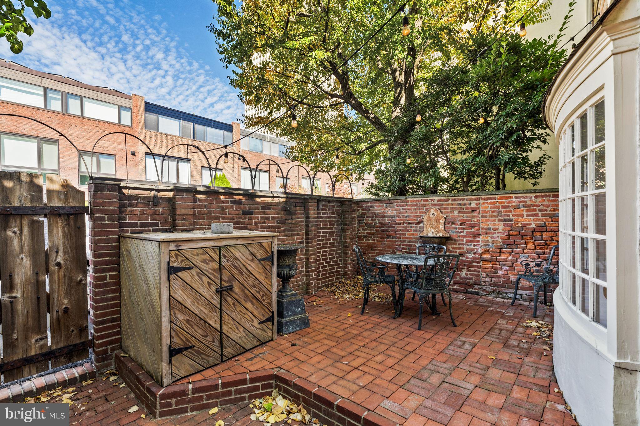 SOCIETY HILL - Residential