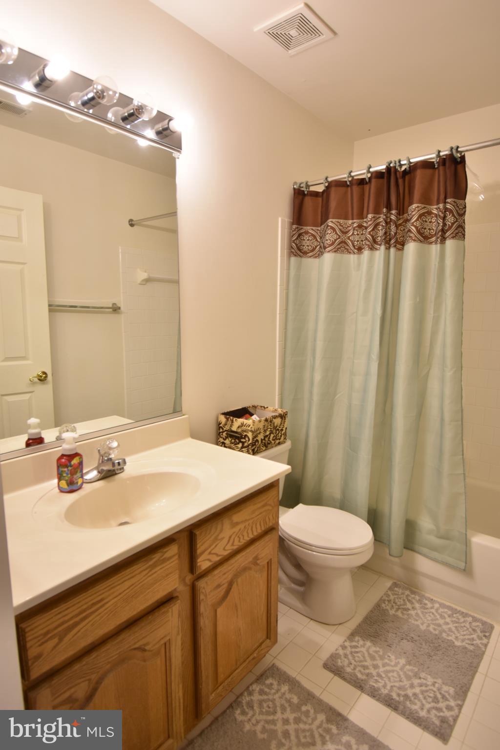 HUNTERS RUN - Residential Lease