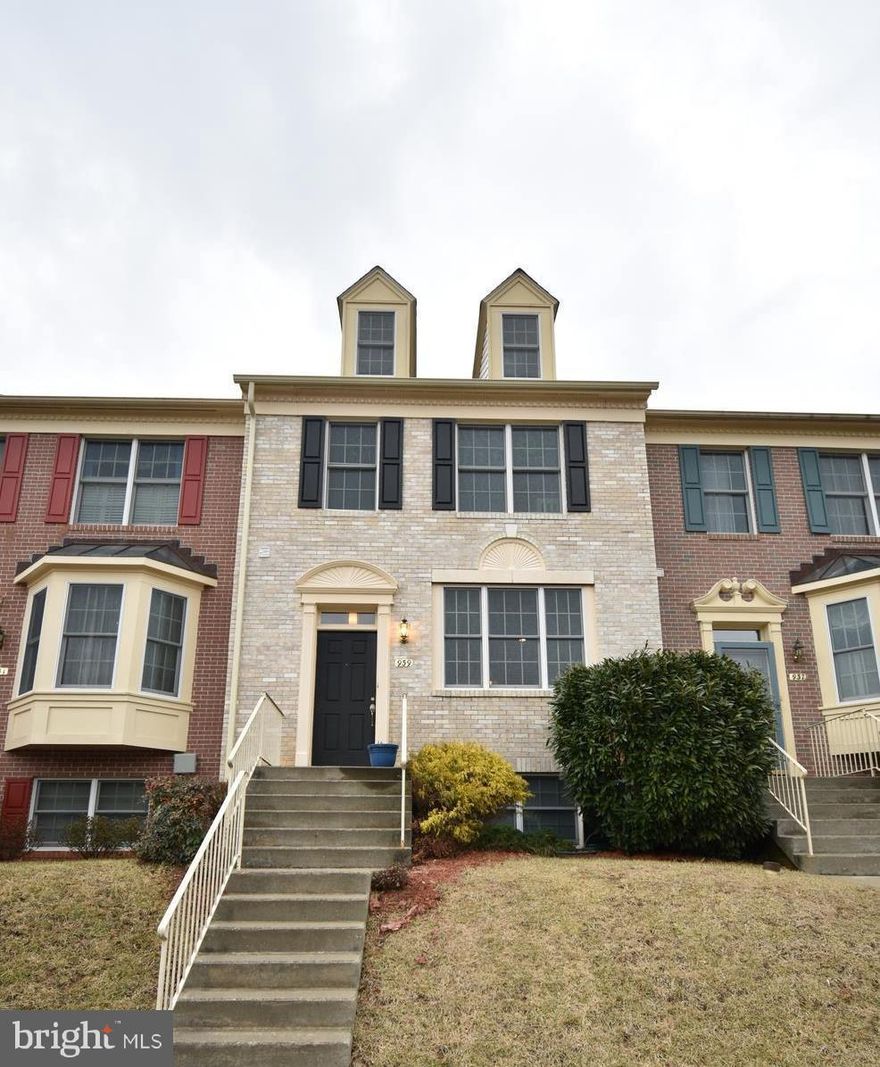 LARGE 4 LVL, 2,300+ SQFT BRICK TOWNHOME NESTLED IN THE CONVENIENT HUNTERS RUN NEIGHBORHOOD. FEATURES 4 BR, 3.5 BATHS, OWNER'S LOFT, LG KITCHEN AREA WITH ISLAND, GRANITE & DOOR TO OVERSIZED BACK DECK, FULLY FINISHED LOWER LVL W/ WD BURNING FP, 4TH BDRM & FULL BATH, NEUTRAL CARPET THRU-OUT, RECESSED LIGHTING & MORE. GREAT SCHOOLS & COMMUNITY. QUALITY TENANTS ONLY NEED APPLY, NO PETS, NO VOUCHERS