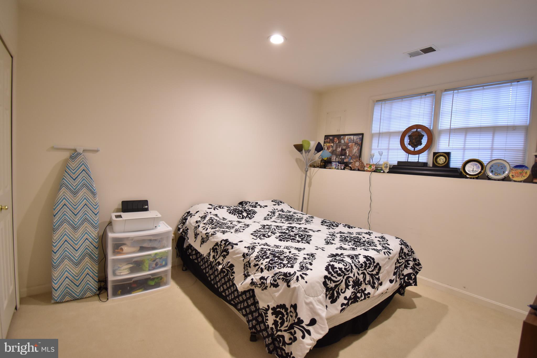 HUNTERS RUN - Residential Lease