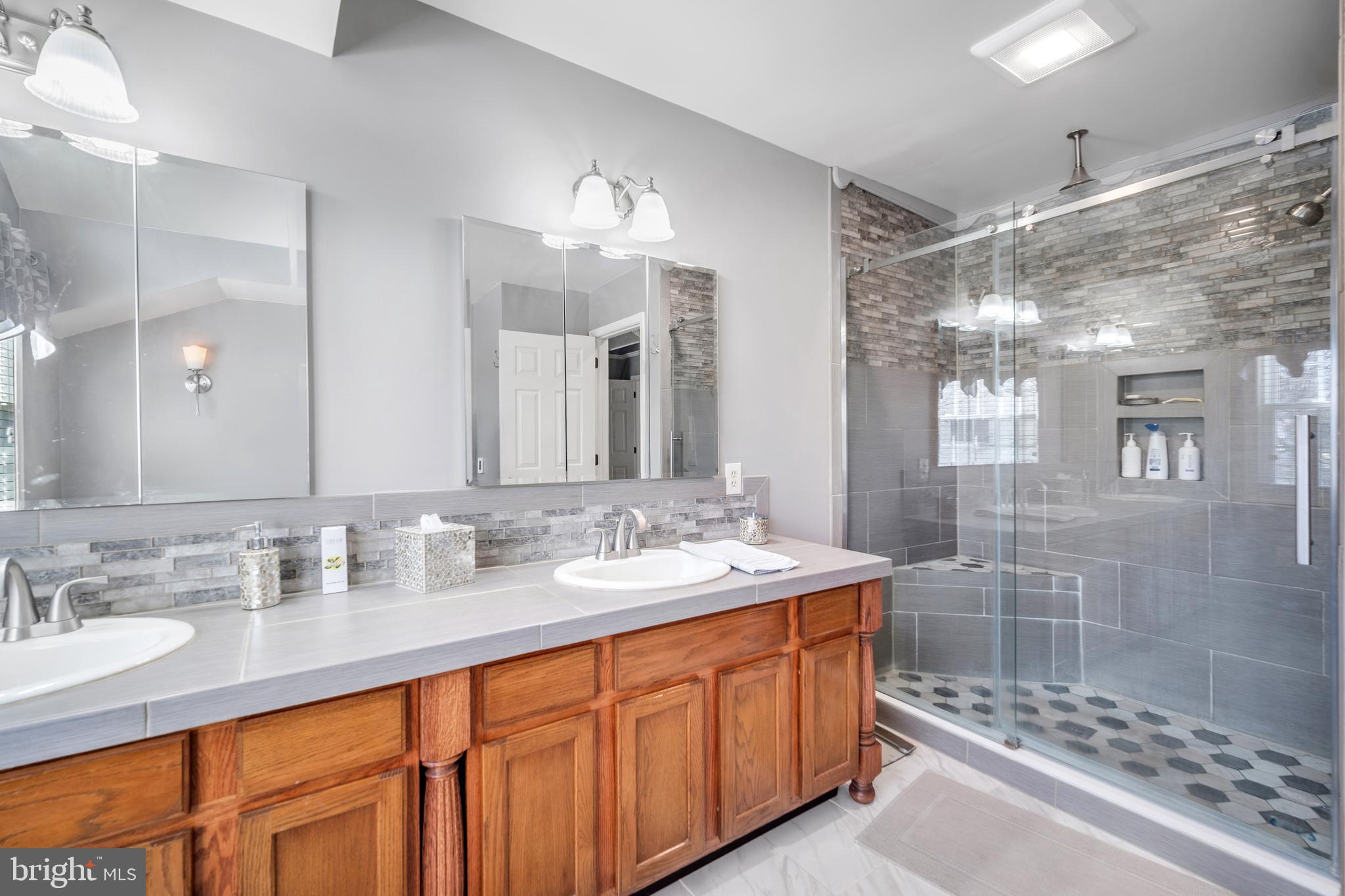 SPRINGHOUSE WOODS - Residential