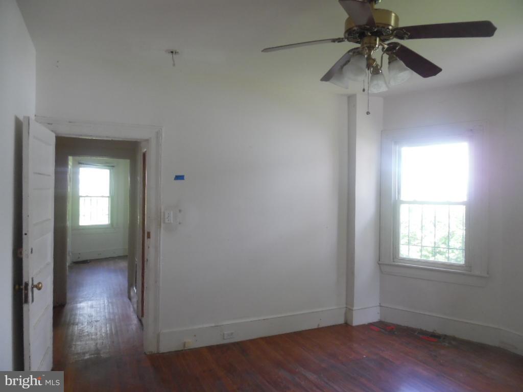 GARWYN OAKS - Residential