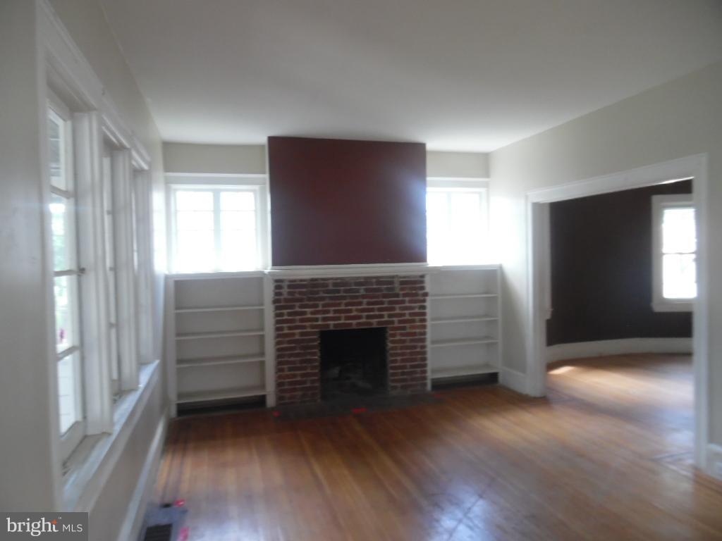 GARWYN OAKS - Residential