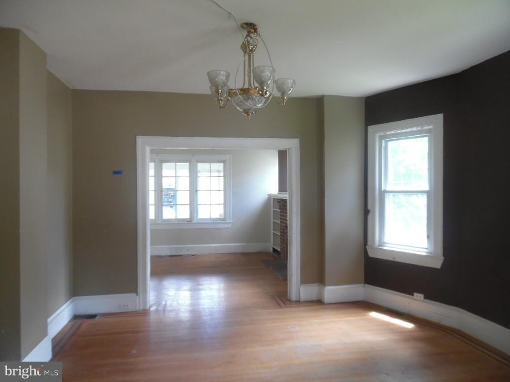 GARWYN OAKS - Residential