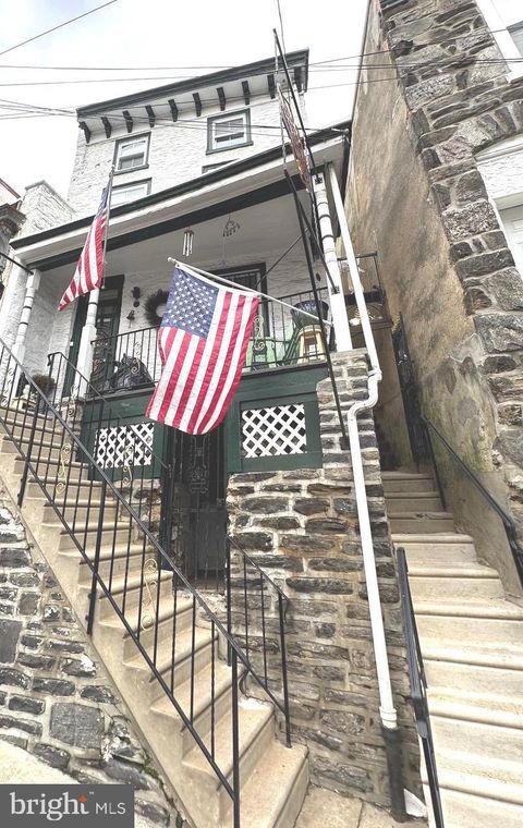 Townhouse For Rent - 127 Green Lane<br/> PHILADELPHIA, PA 19127