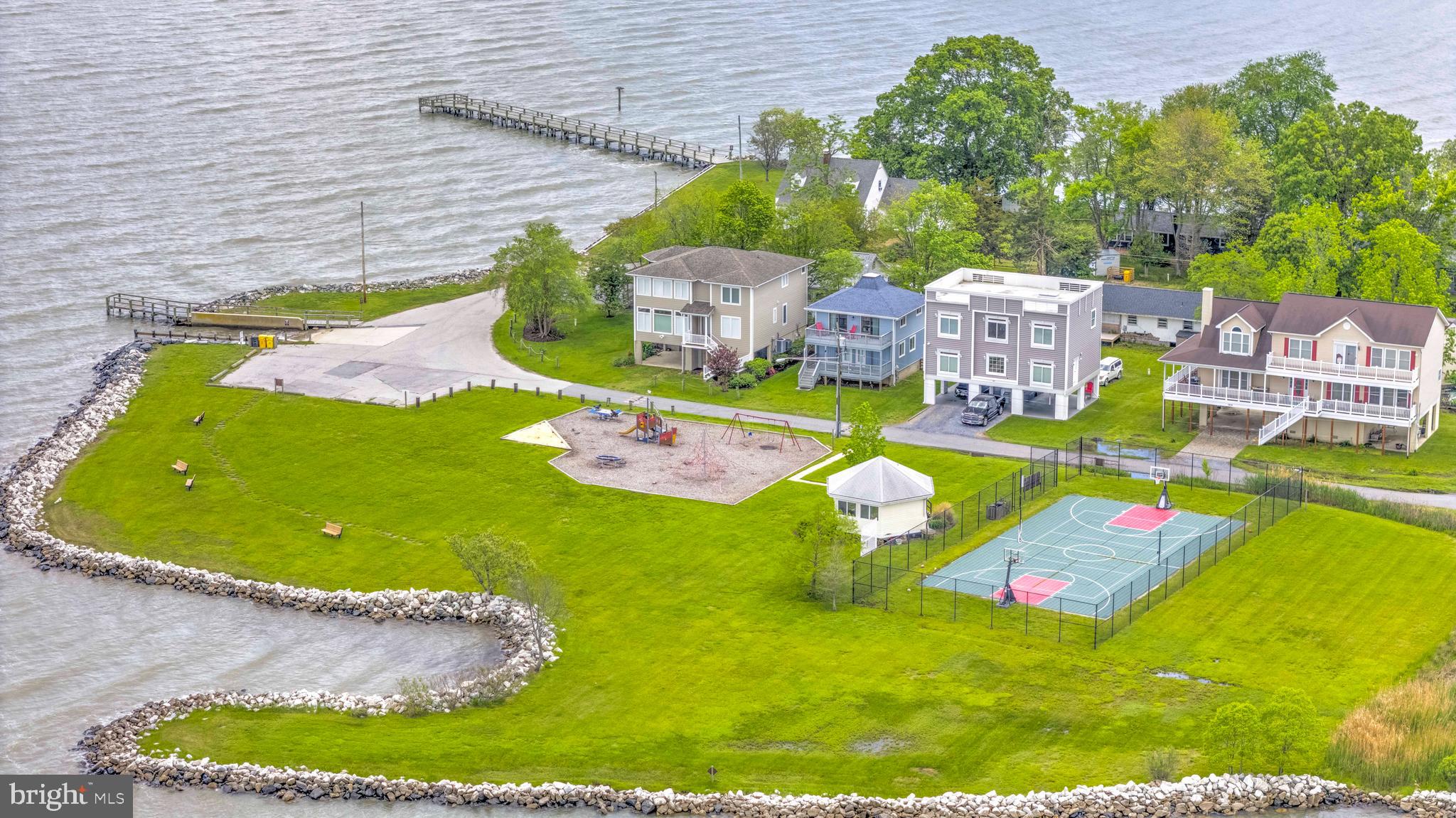 COLUMBIA BEACH - Residential