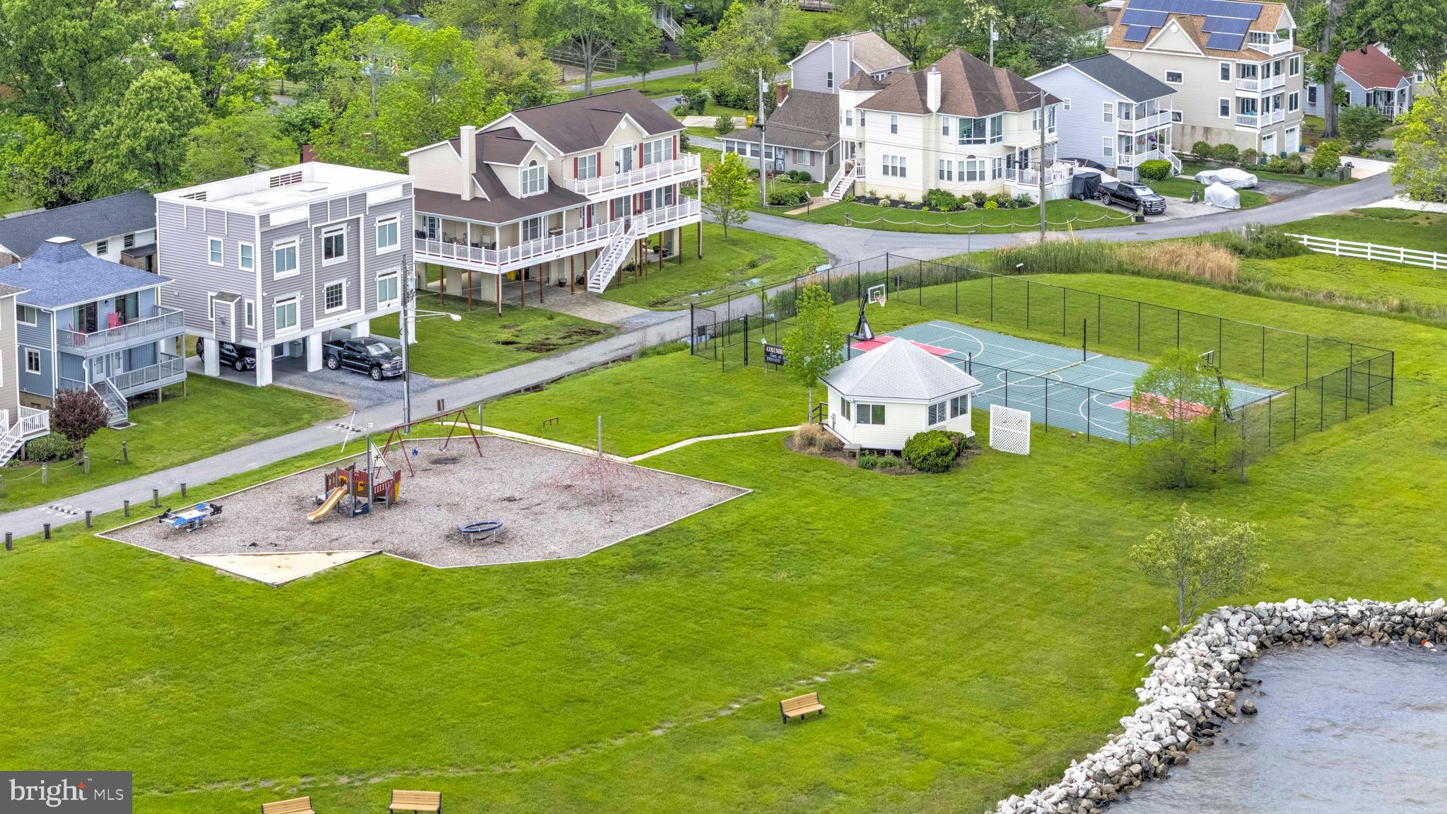 COLUMBIA BEACH - Residential