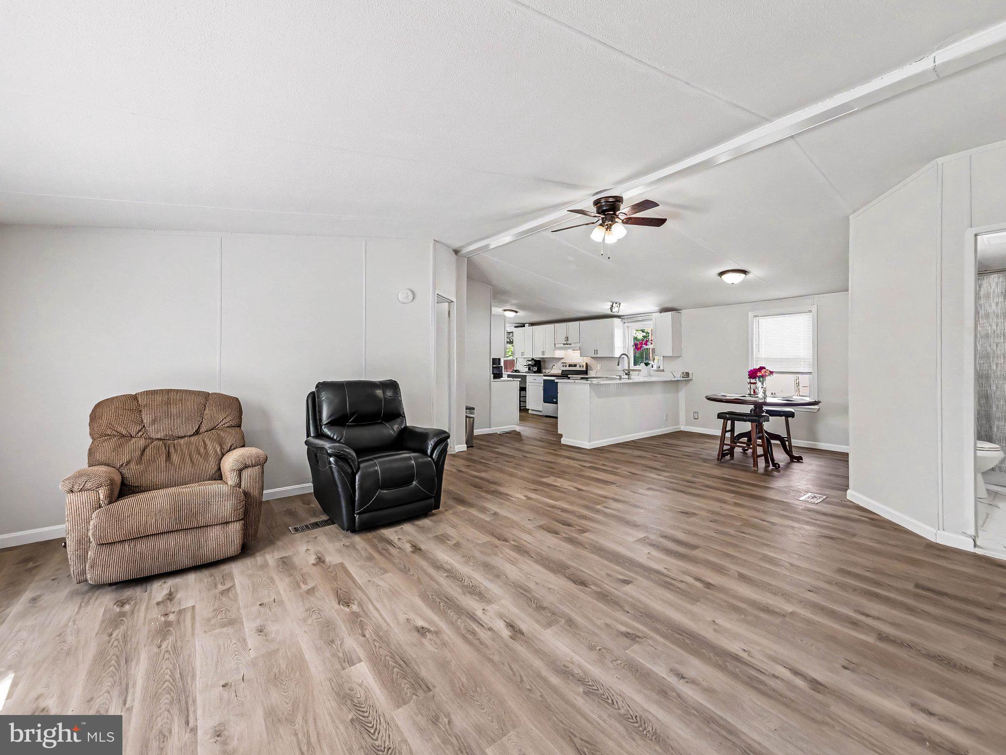 28 CASTLE CT