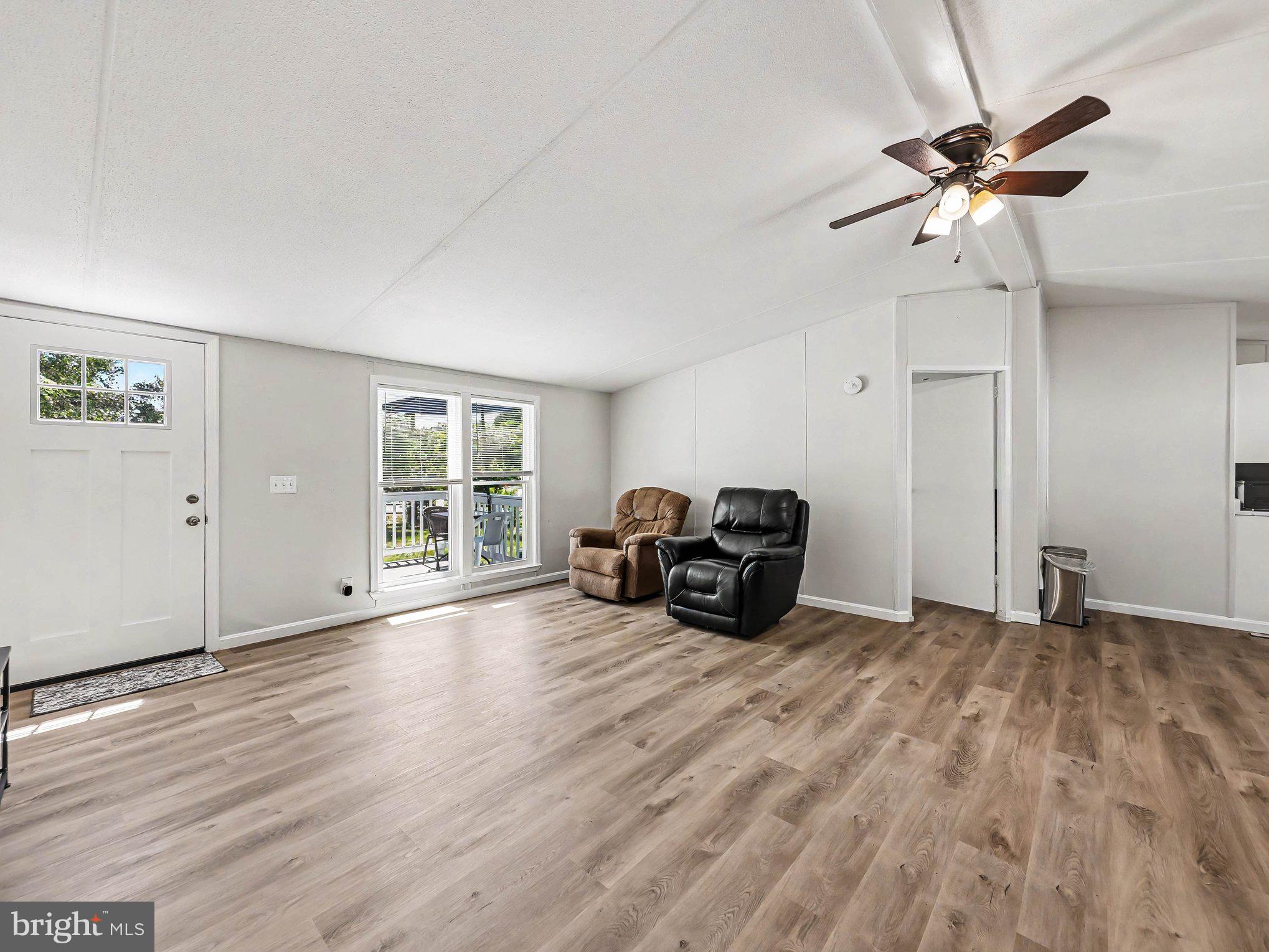 28 CASTLE CT