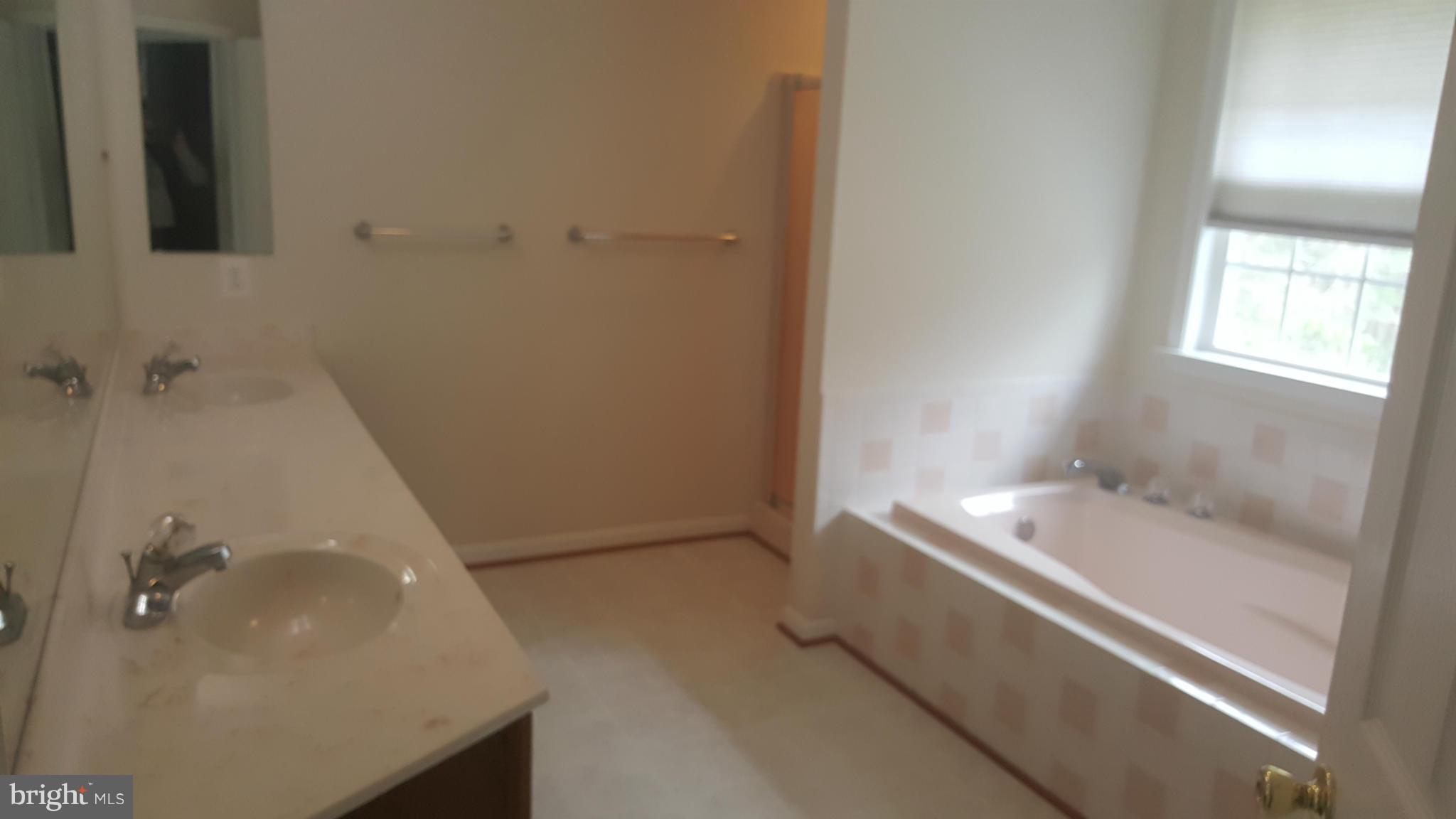 KINGS GRANT LA PLATA - Residential Lease