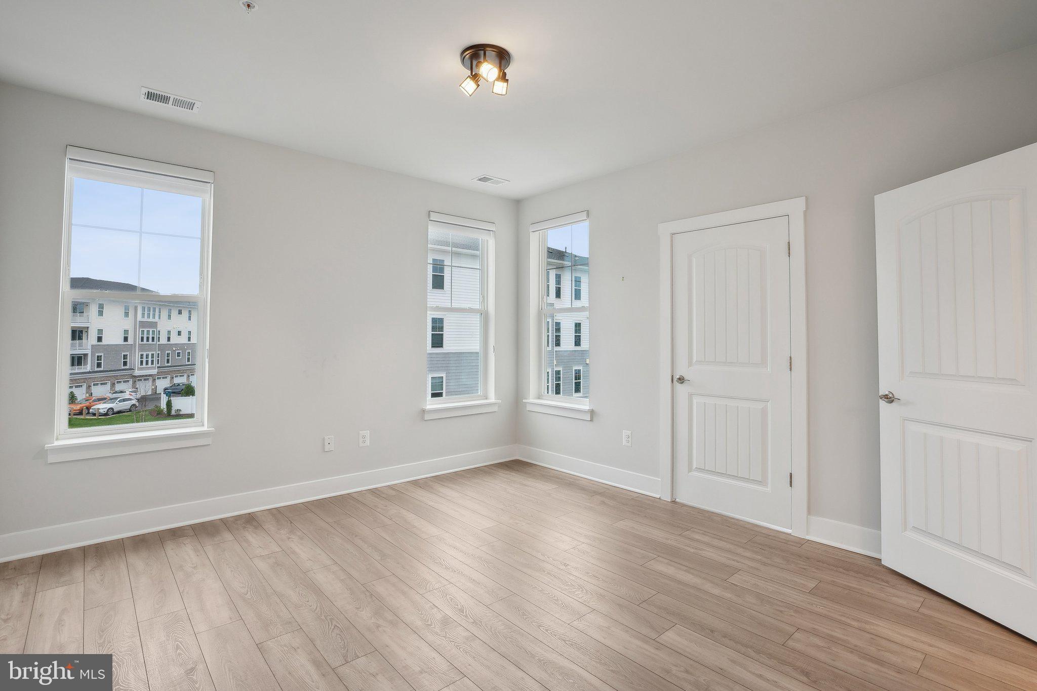 FOUR SEASONS AT KENT ISLAND - Residential