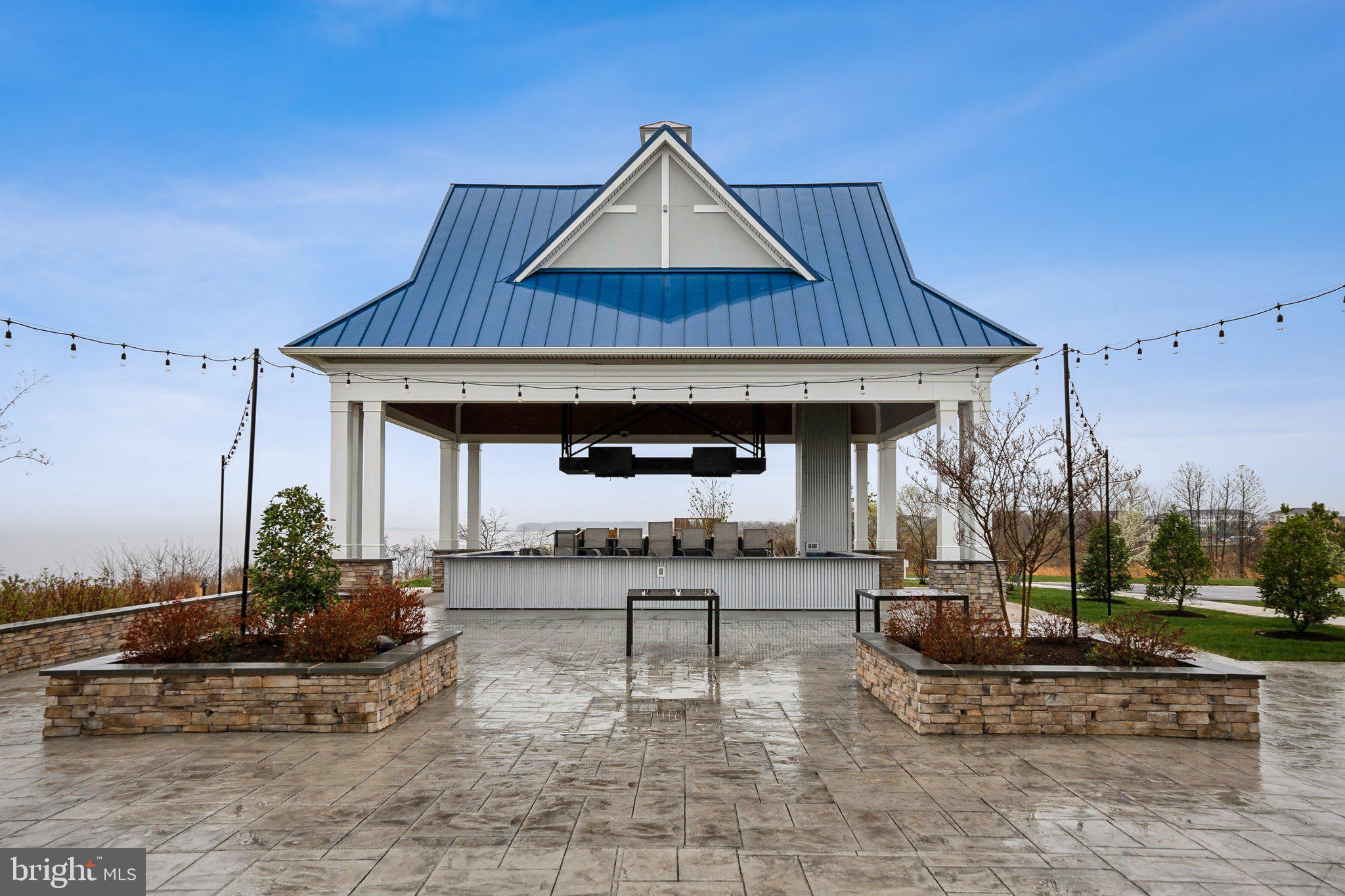 FOUR SEASONS AT KENT ISLAND - Residential