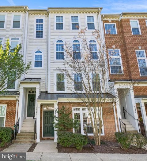 Photo of 42260 Black Rock Terrace, ALDIE, VA 20105 (MLS # VALO2120182)