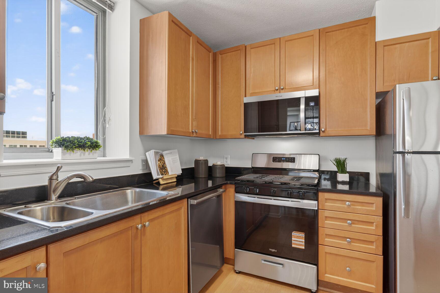 851 N GLEBE ROAD 817