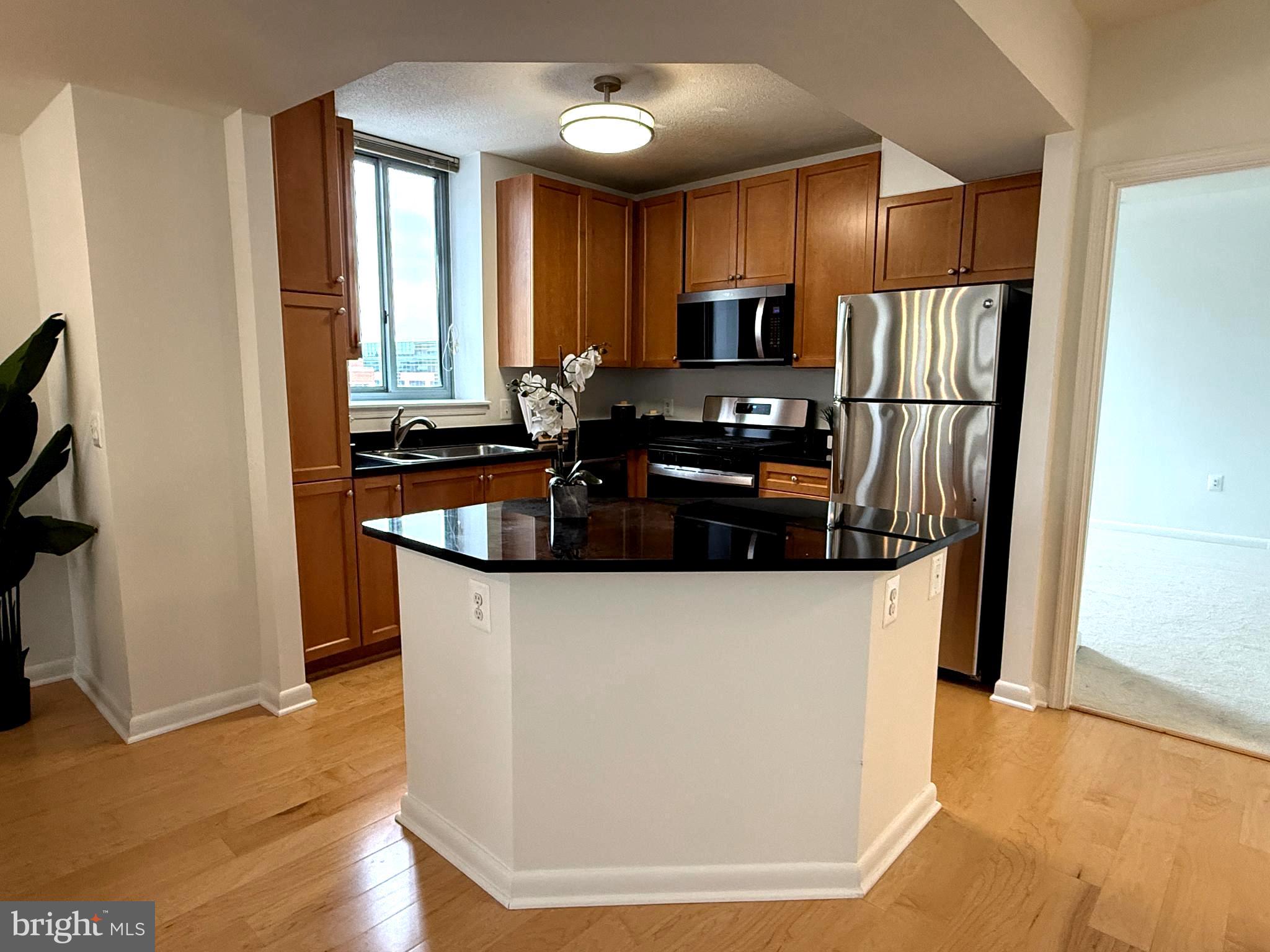 851 N GLEBE ROAD 817