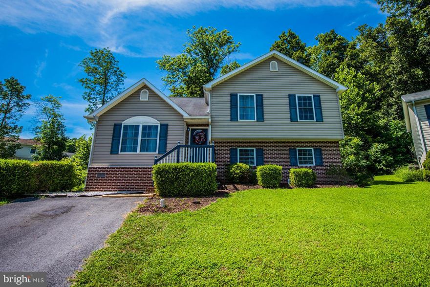 Step inside this darling split level home offering 3 bedrooms and 2 baths and family room.  Conveniently located in Wildflower Ridge SD on a cul-de-sac lot. Deck and fenced yard that backs to wooded area. Home Warranty.