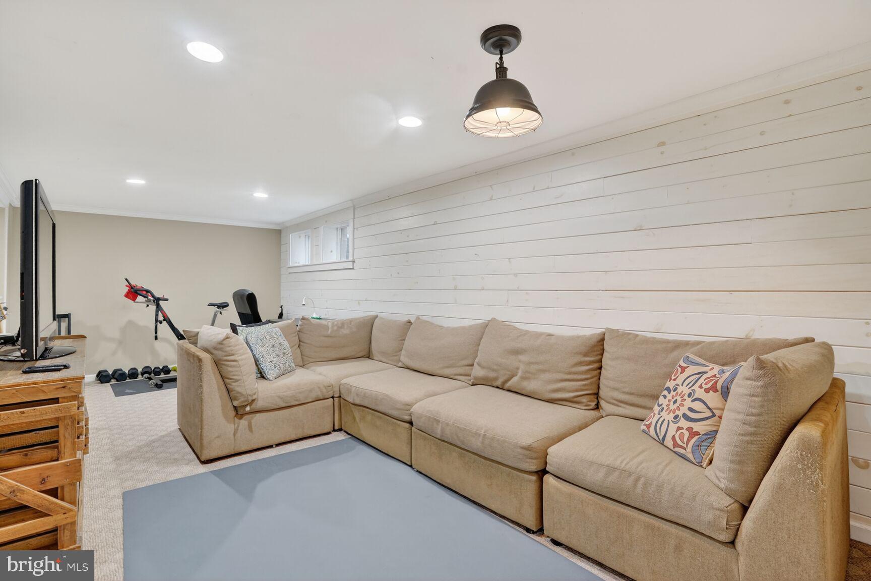 COUNTRY CLUB - Residential