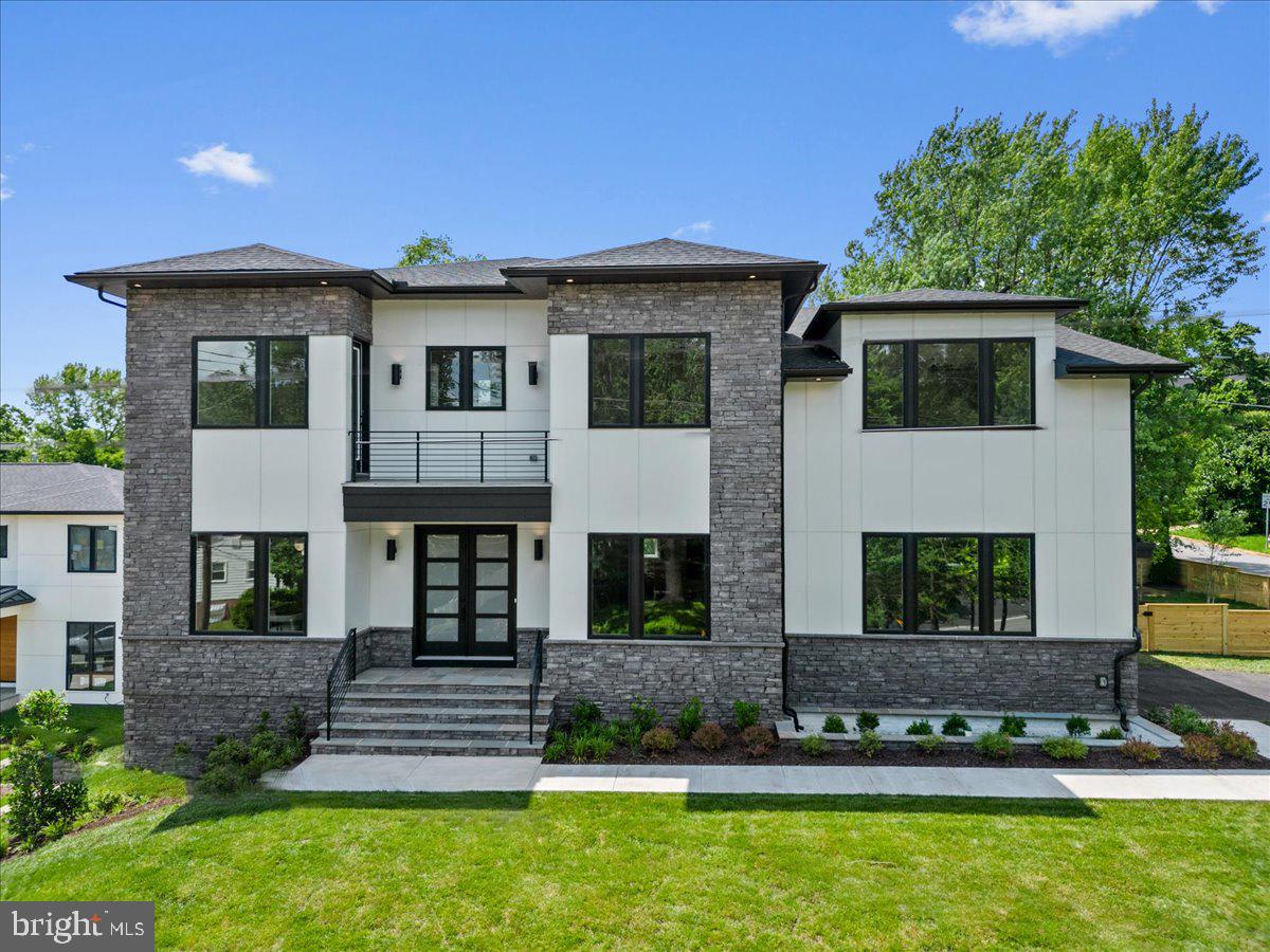 6511 IVY HILL DRIVE