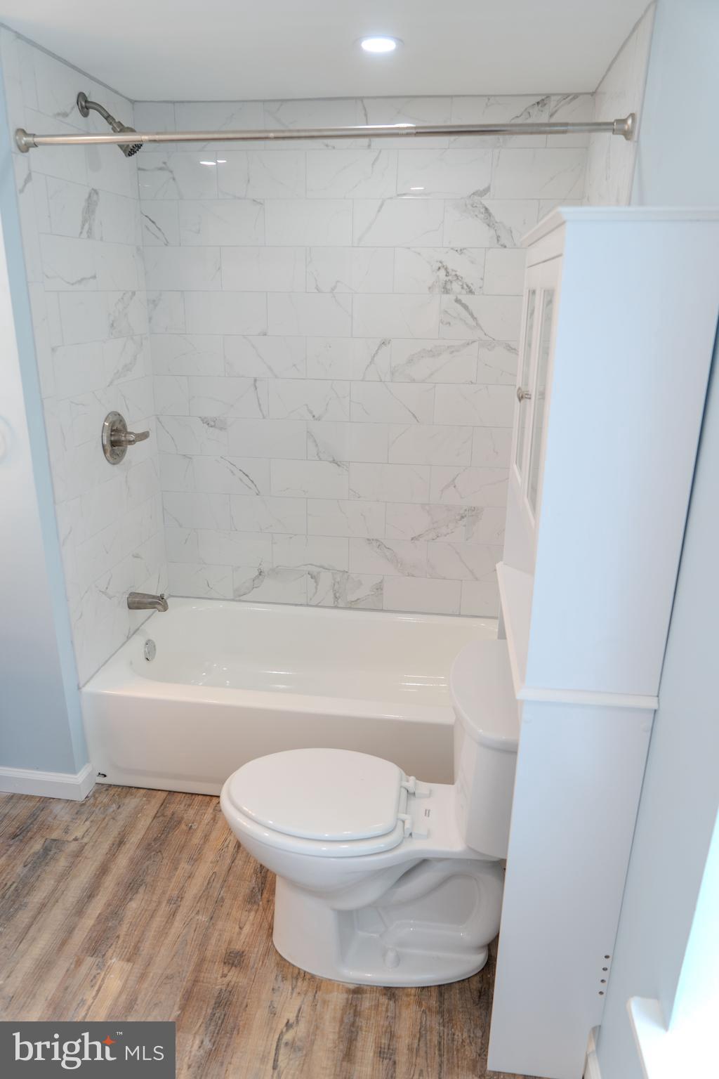 GLENSIDE - Residential Lease