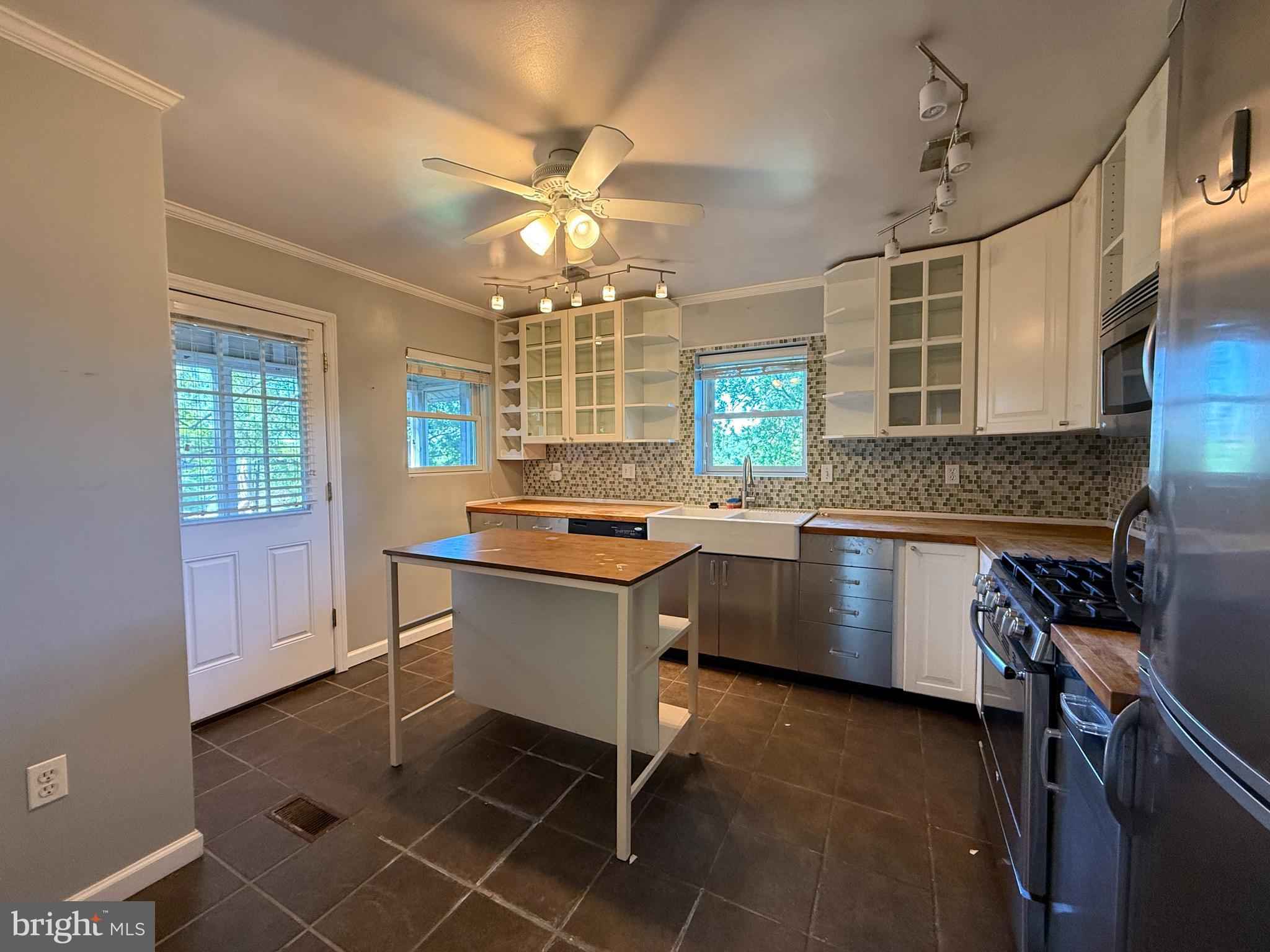 DOUGLAS PARK - Residential Lease