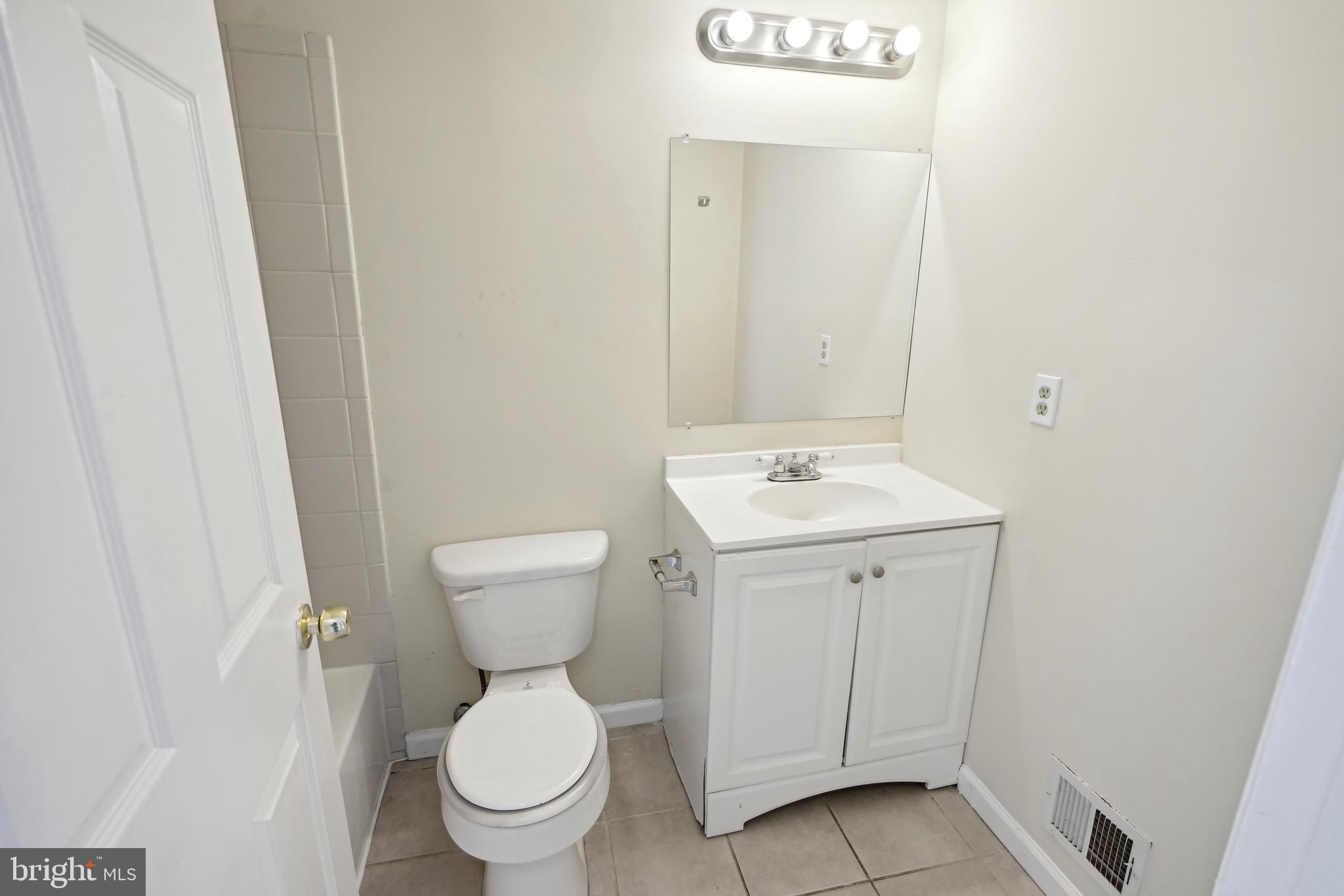 NEW BRITAIN - Residential Lease