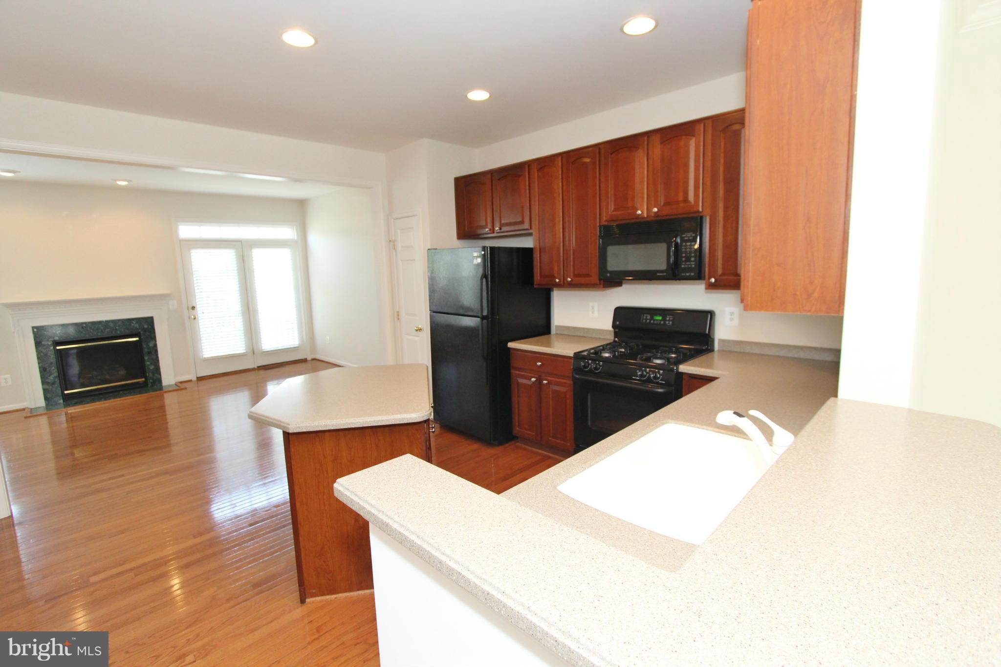 RIVERSIDE STATION - Residential Lease