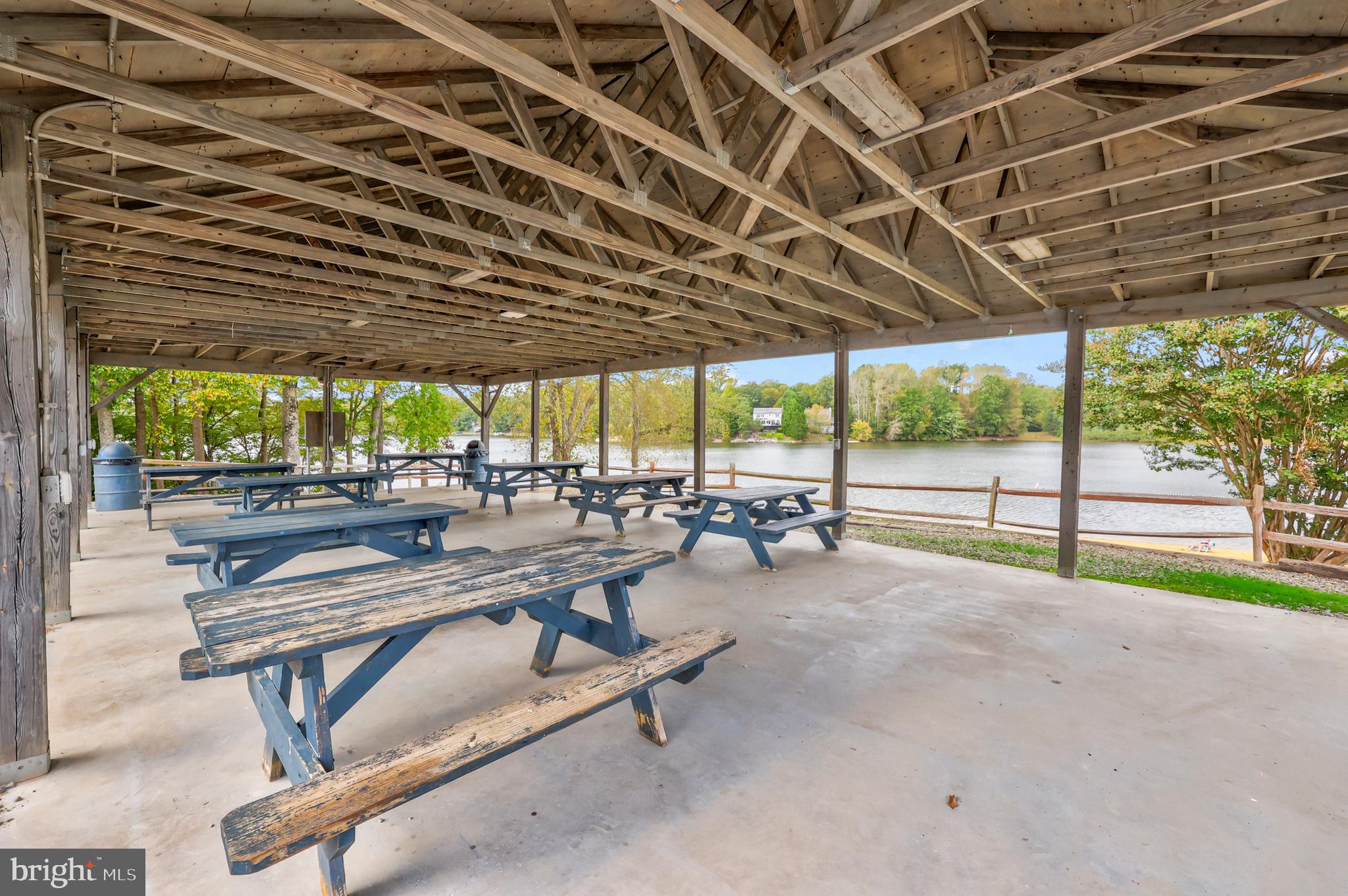 LAKE LAND OR - Residential