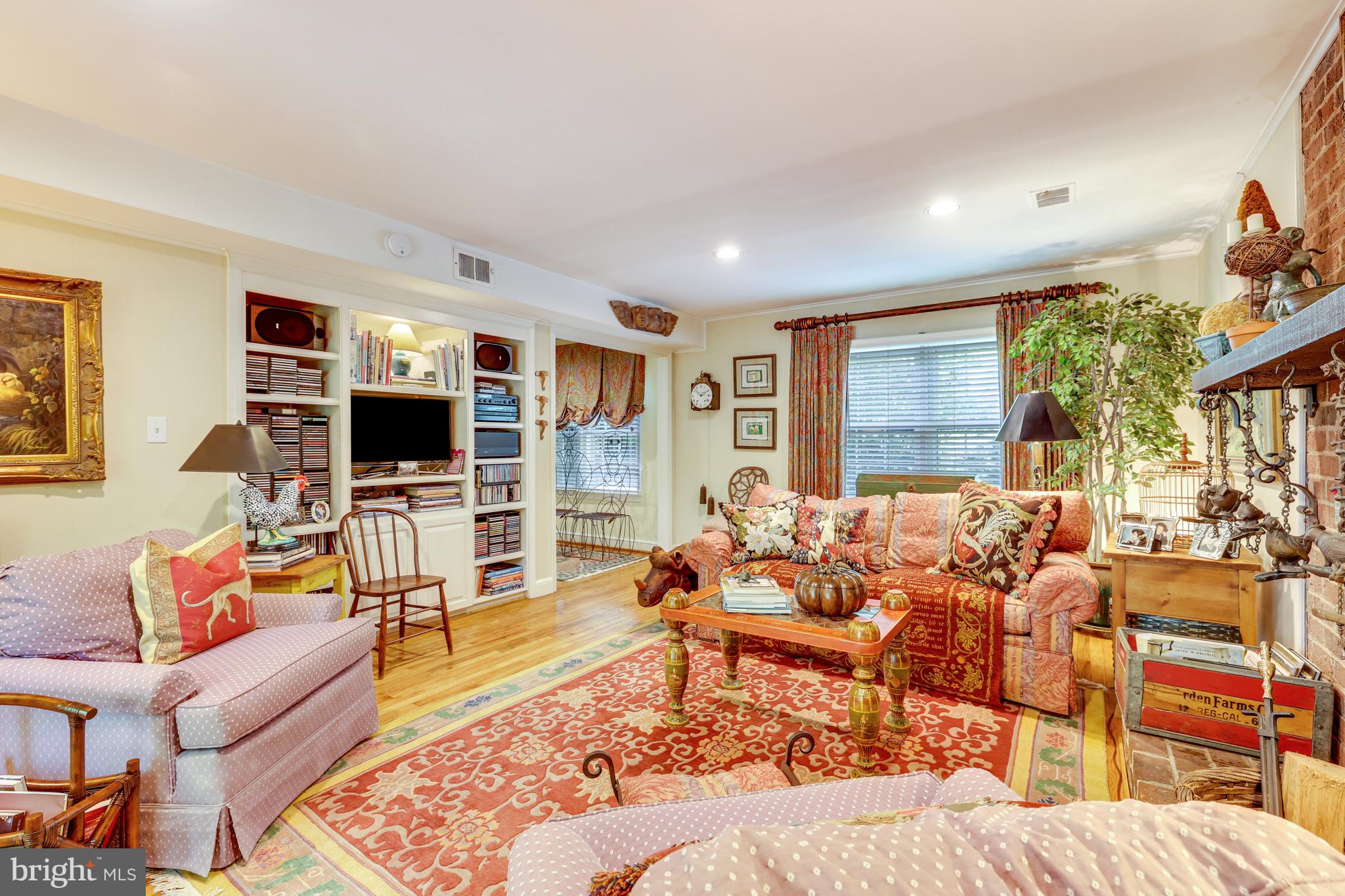 RIVER OAKS - Residential