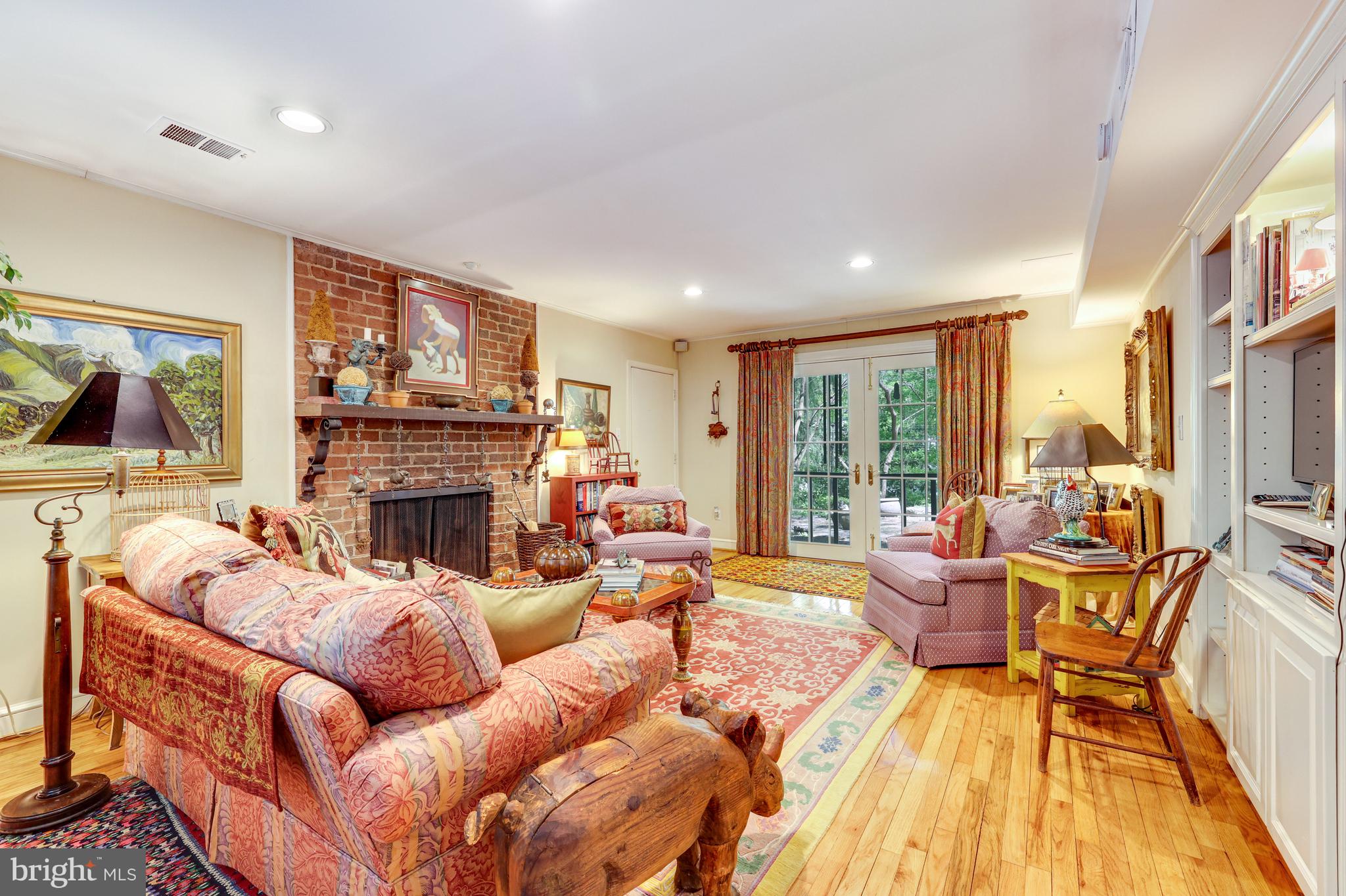 RIVER OAKS - Residential