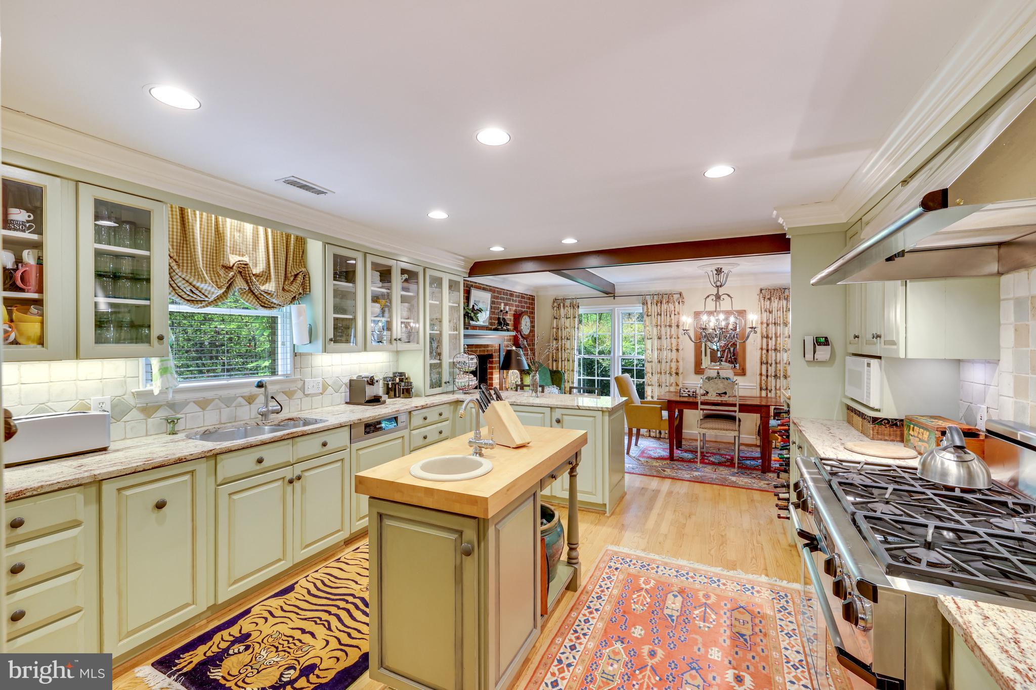 RIVER OAKS - Residential