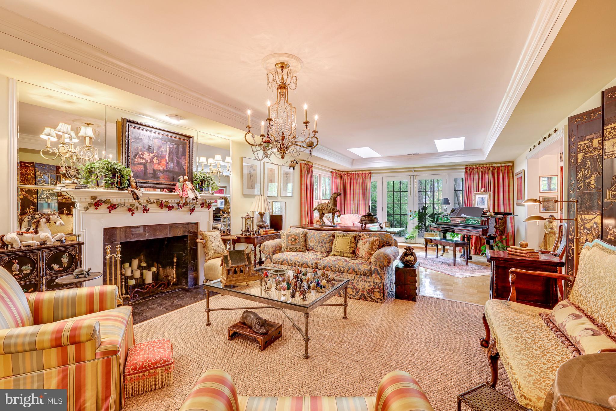 RIVER OAKS - Residential