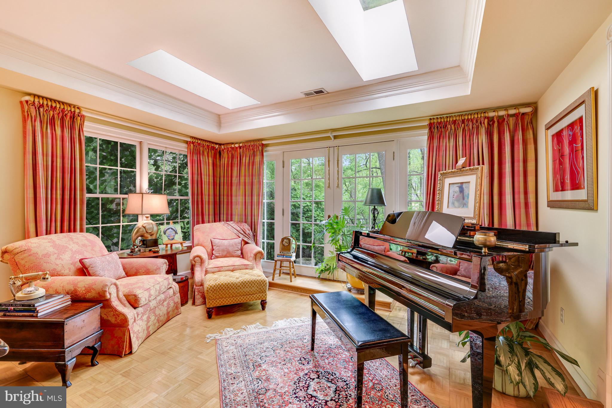 RIVER OAKS - Residential