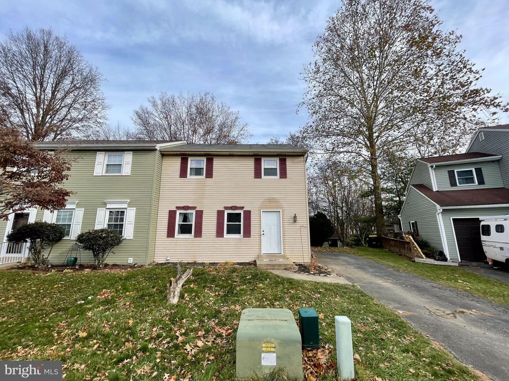 Photo of 431 Daisy Lane, Lancaster, PA 17602 (MLS # PALA2043040)