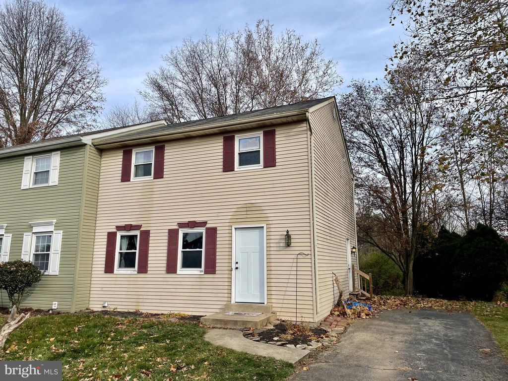 Photo of 431 Daisy Lane, Lancaster, PA 17602 (MLS # PALA2043040)
