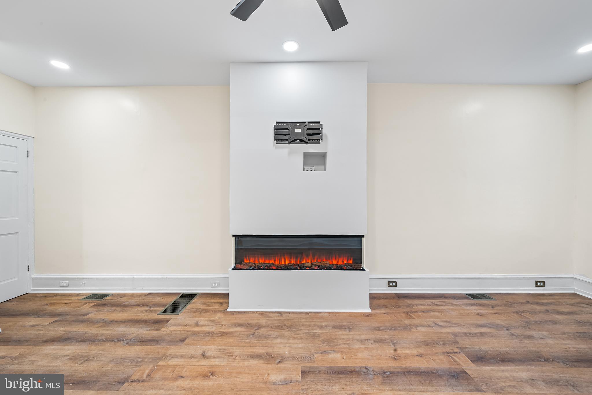 EAST PASSYUNK CROSSING - Residential Lease