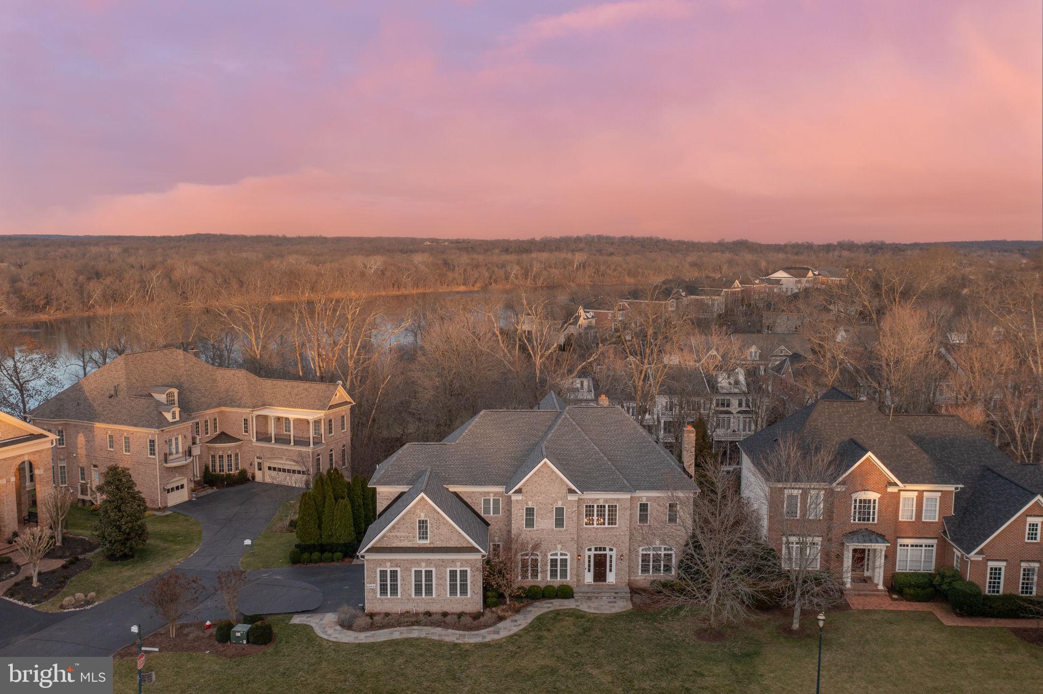 RIVER CREEK - Residential