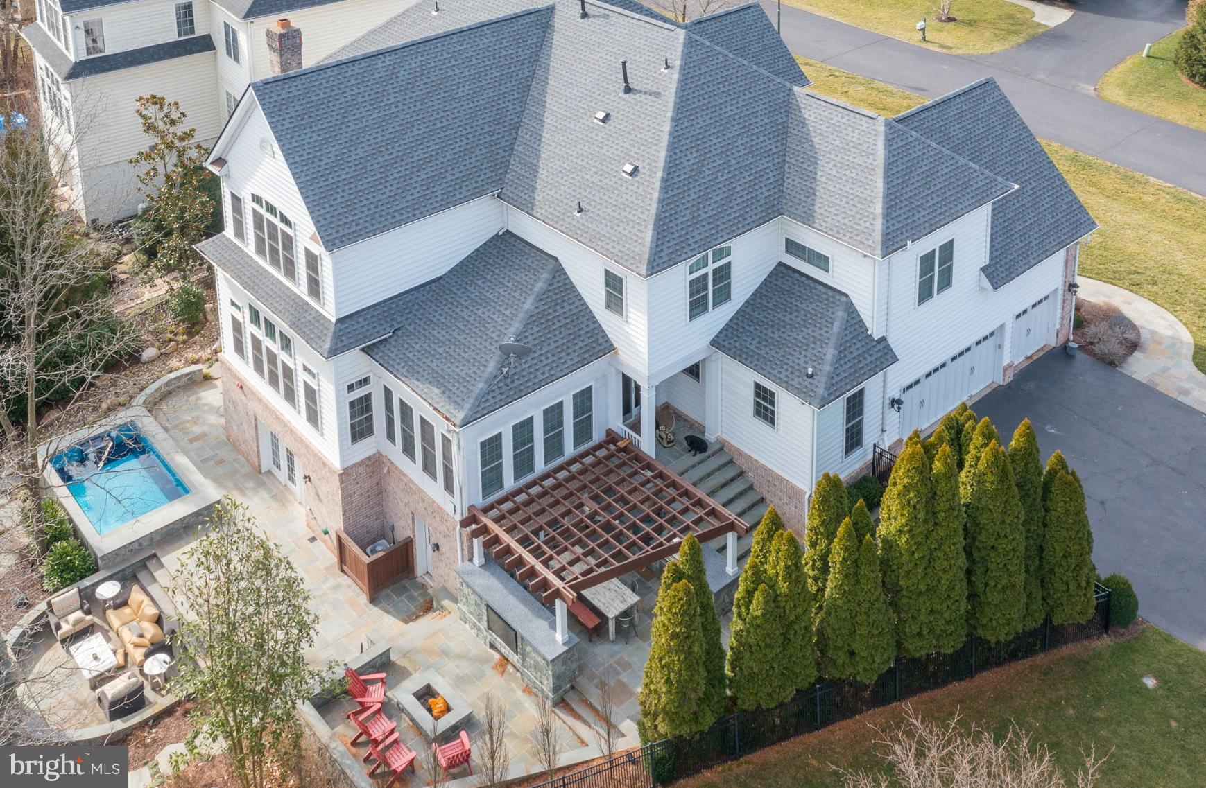 RIVER CREEK - Residential