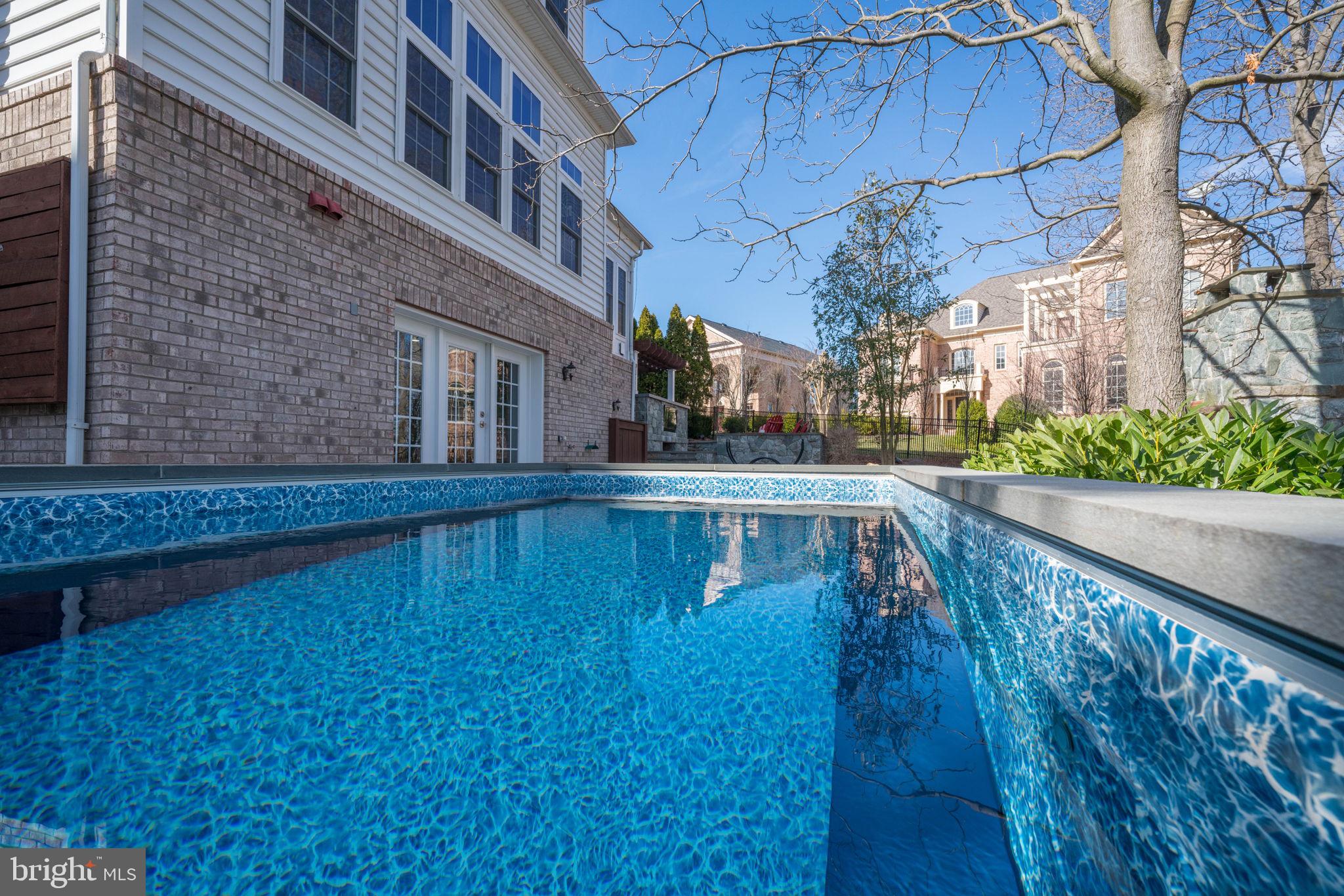 RIVER CREEK - Residential