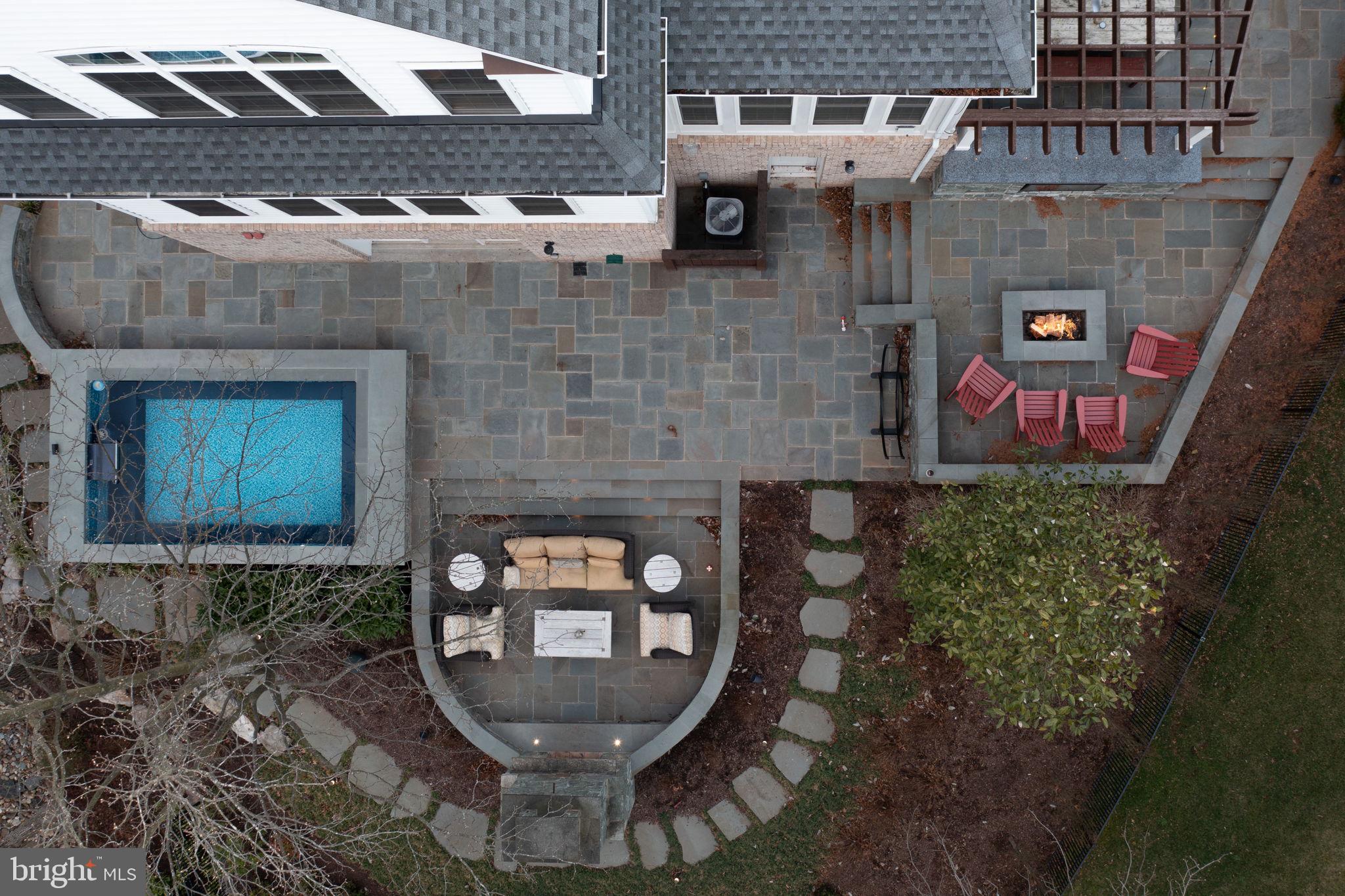 RIVER CREEK - Residential