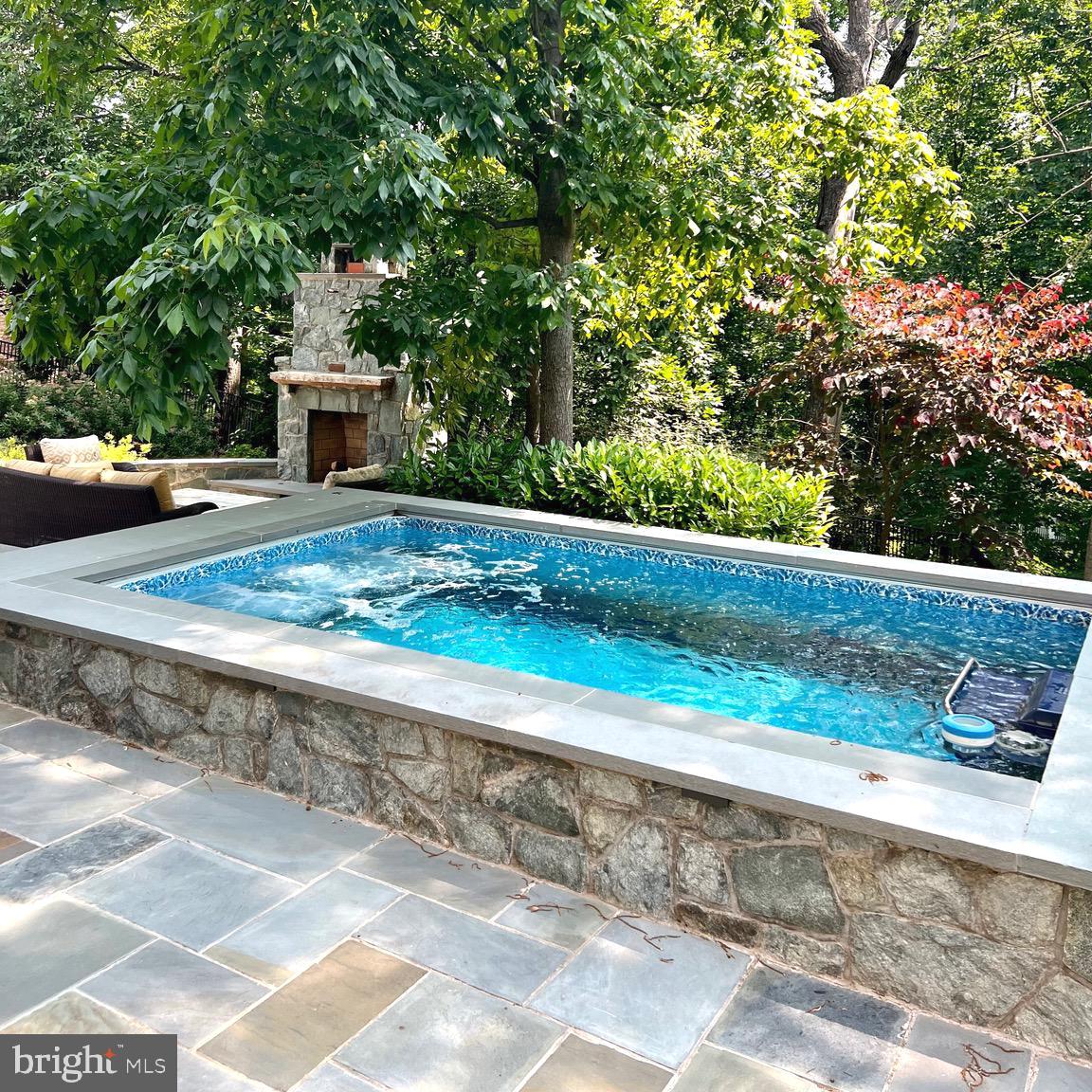 RIVER CREEK - Residential