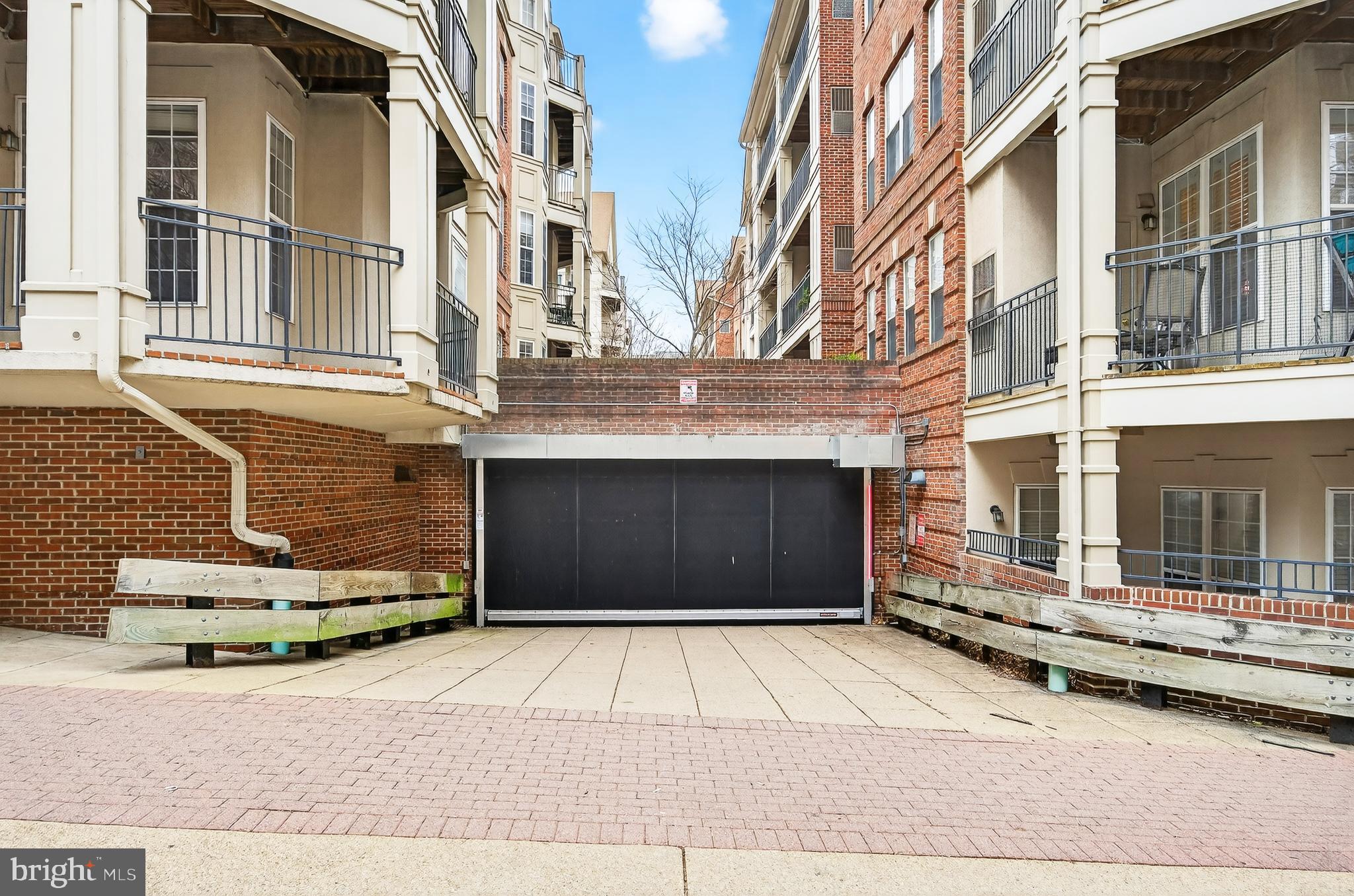 COURTHOUSE HILL - Residential