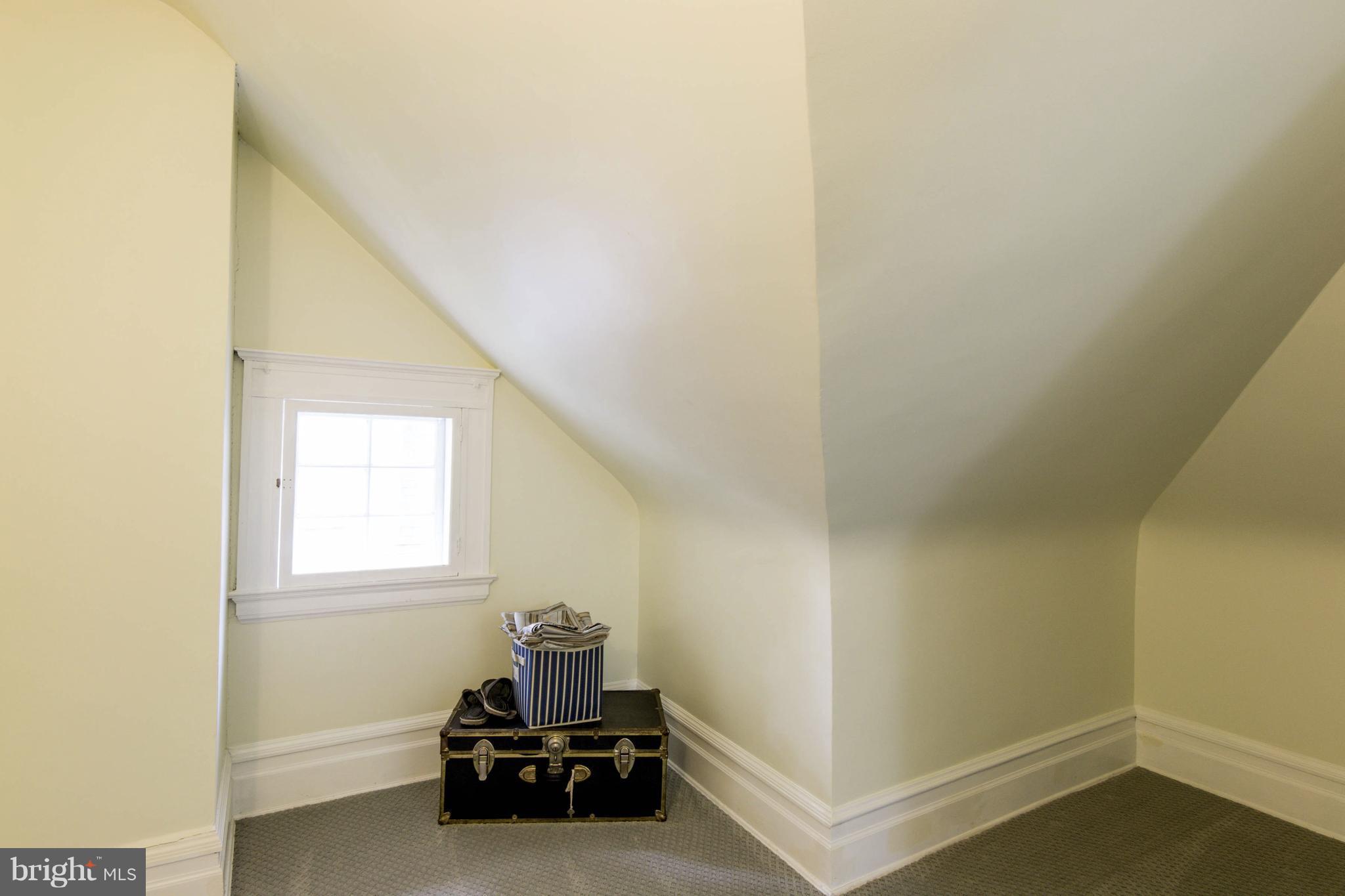 ROLAND PARK - Residential