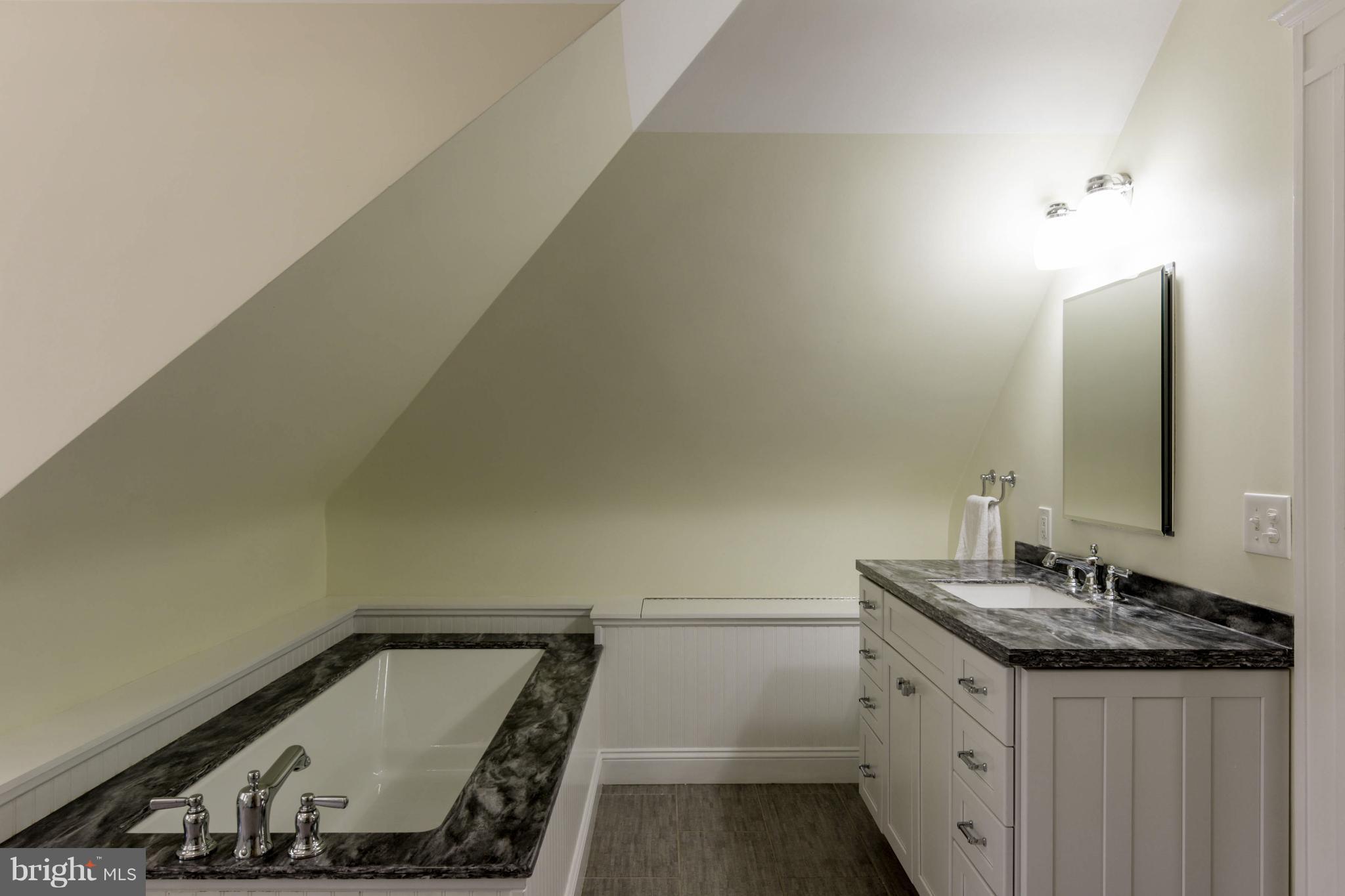 ROLAND PARK - Residential