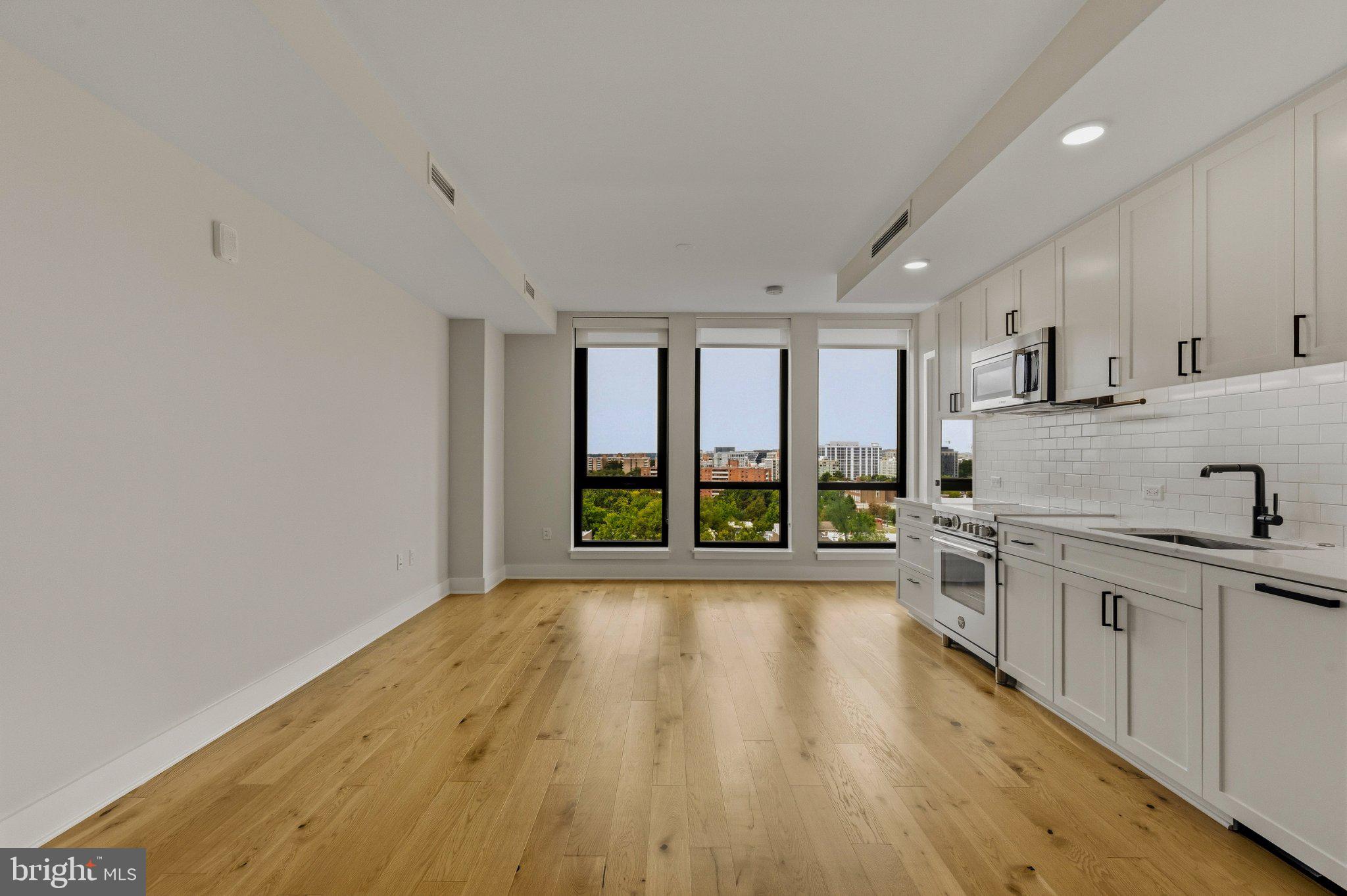 1211 VAN STREET SE 818