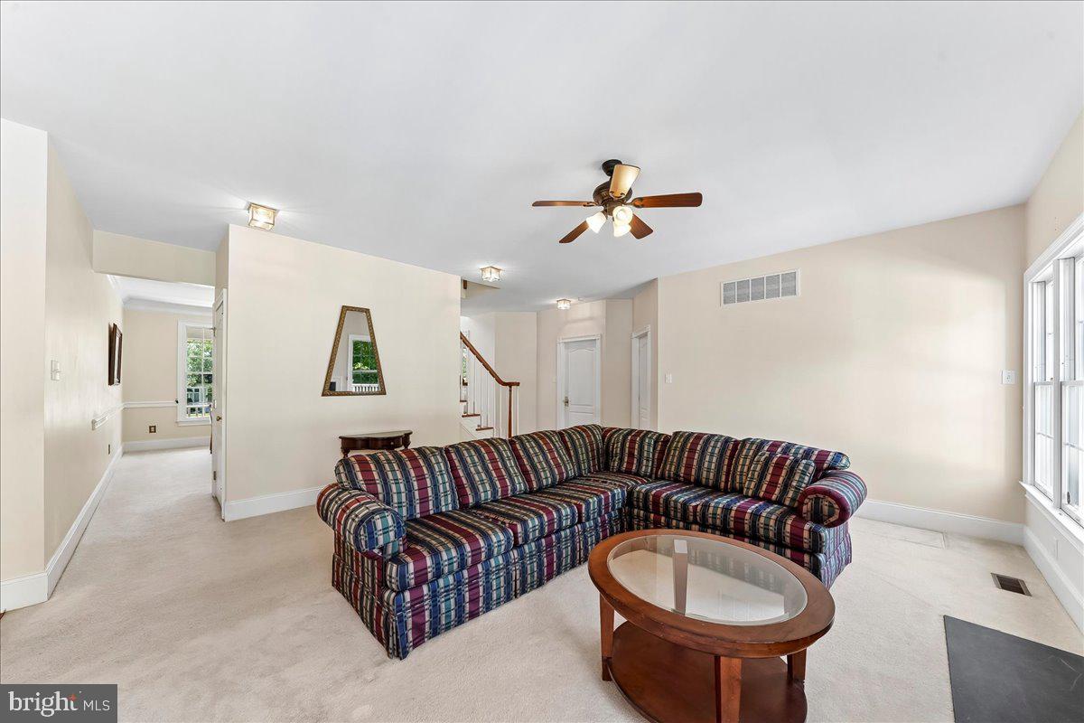 609 WINSTON LANE