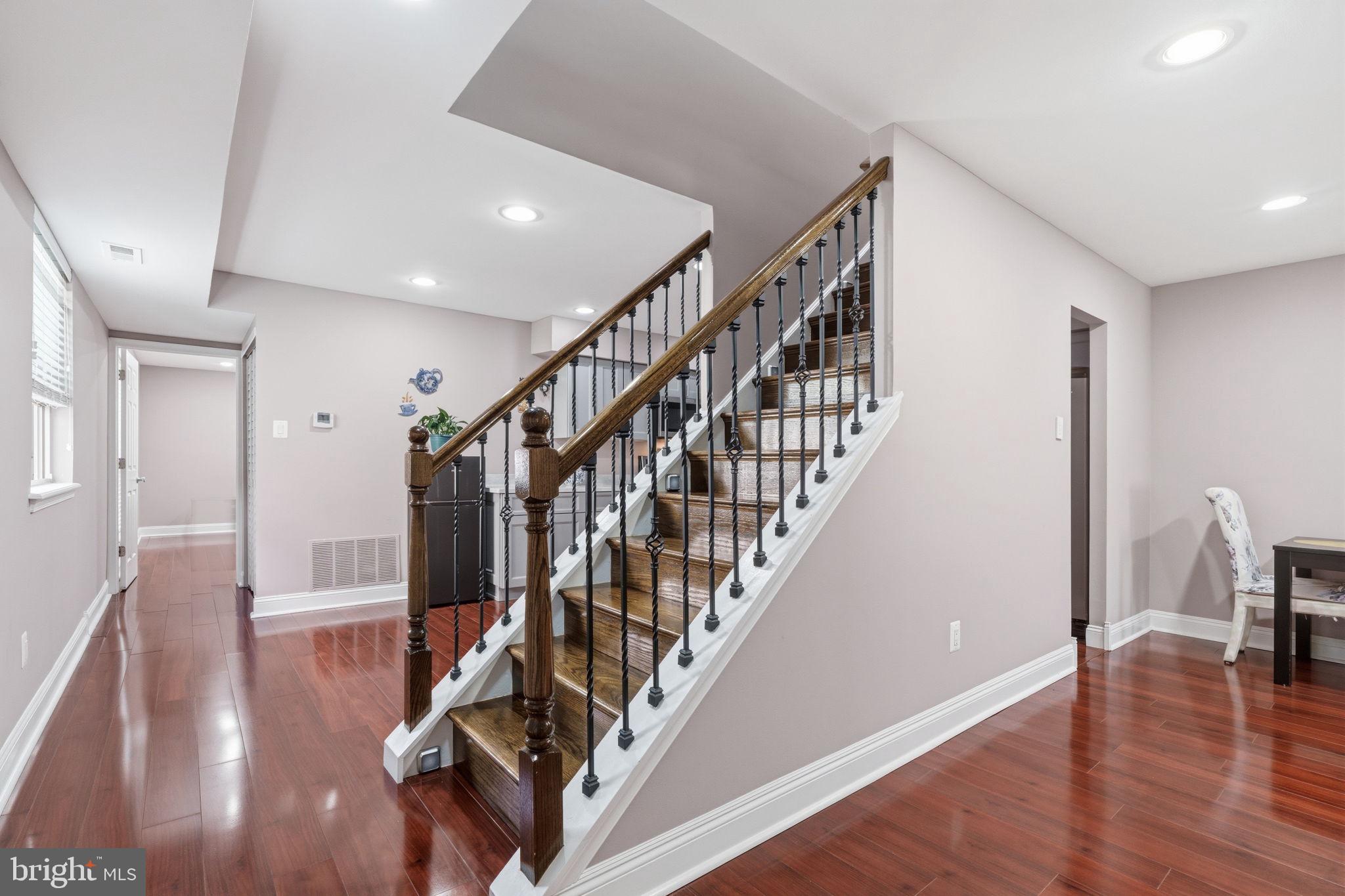 10222 DEDAKER STREET